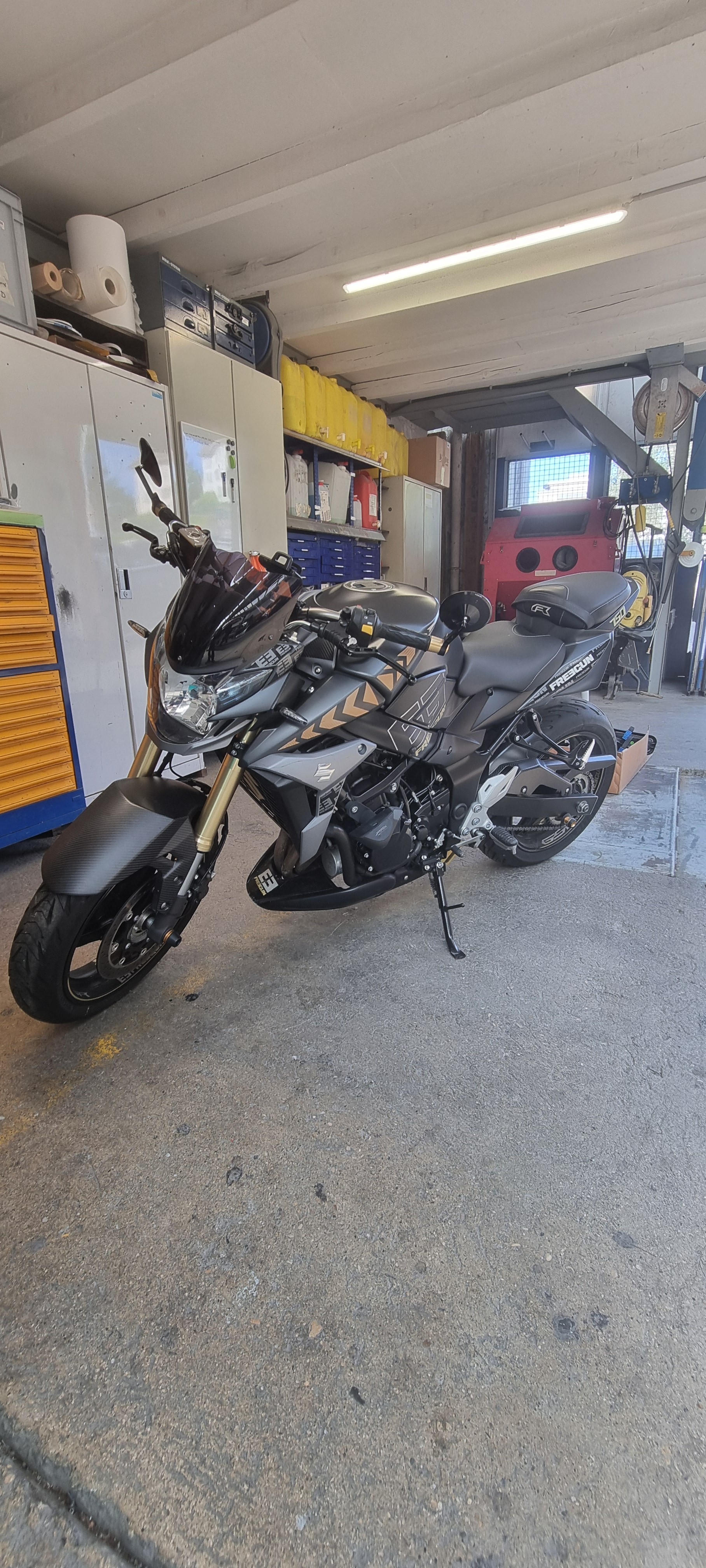 SUZUKI GSR 750 ABS Freegun