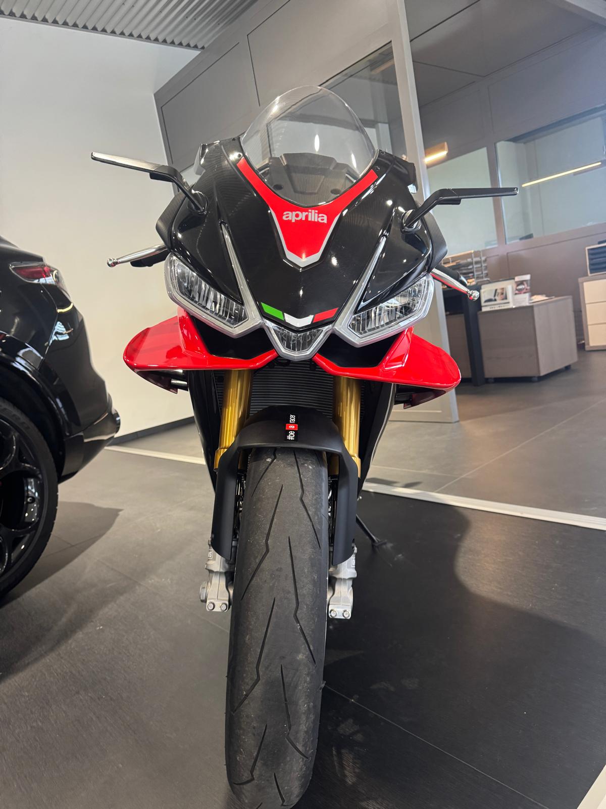 APRILIA RSV4 1100 Factory-image-1