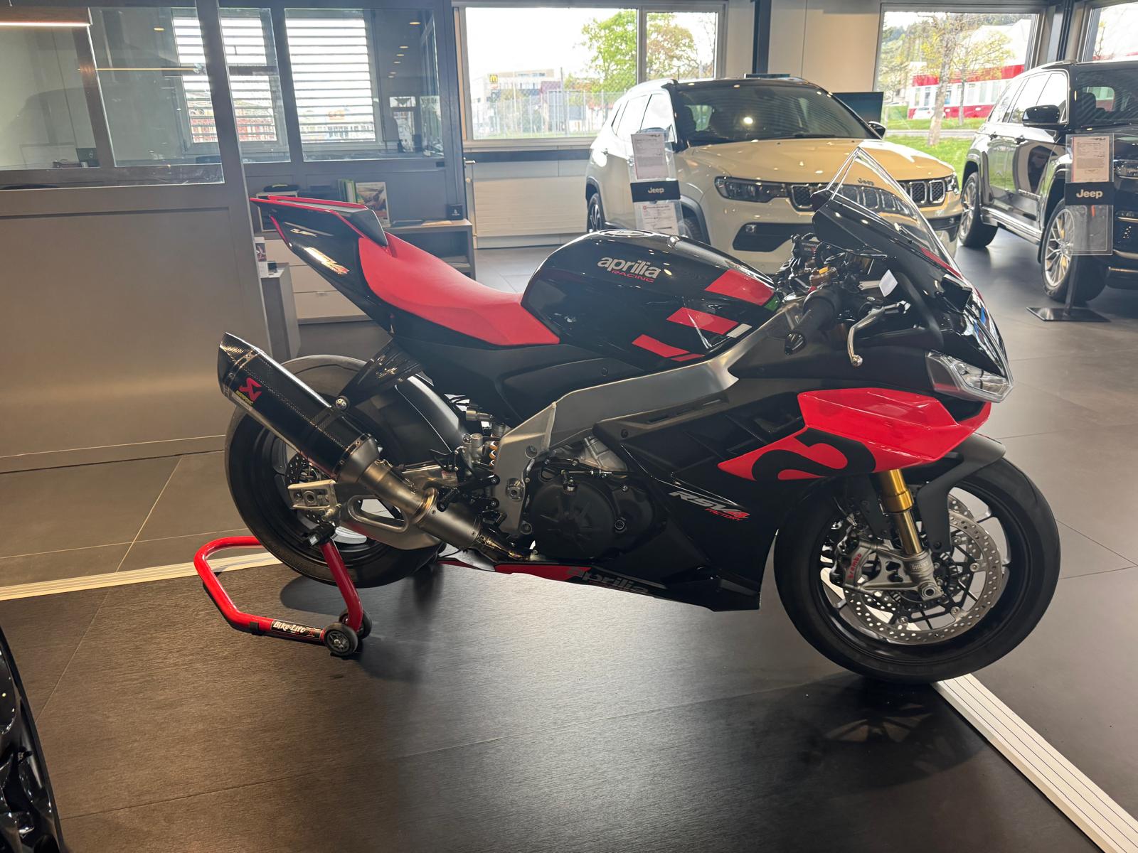APRILIA RSV4 1100 Factory-image-0