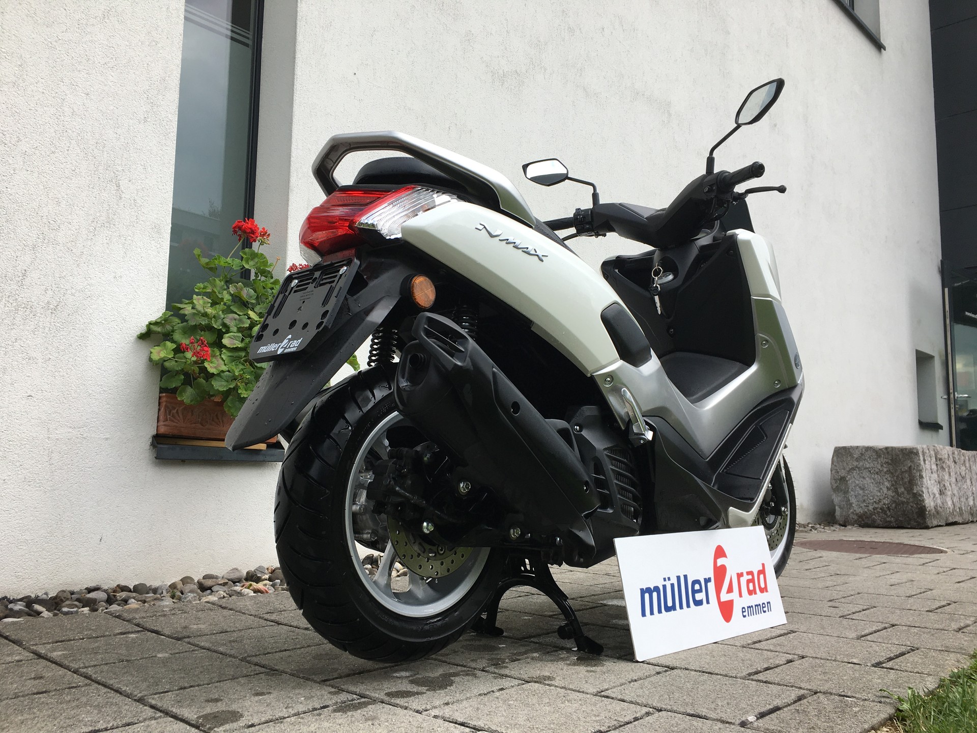 YAMAHA N-Max GPD 125A ABS-showroom-element-2