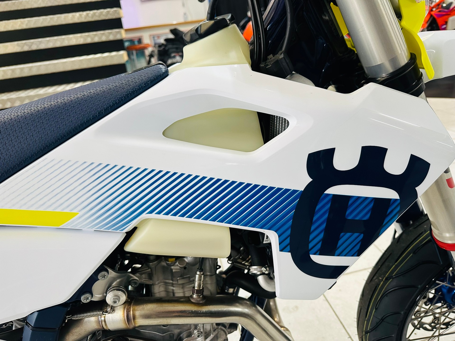 HUSQVARNA FE 501 Supermoto-showroom-element-2