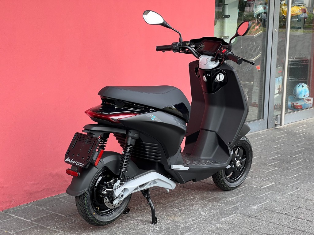 PIAGGIO Piaggio 1 Active 60km/h Full Electric-showroom-element-1