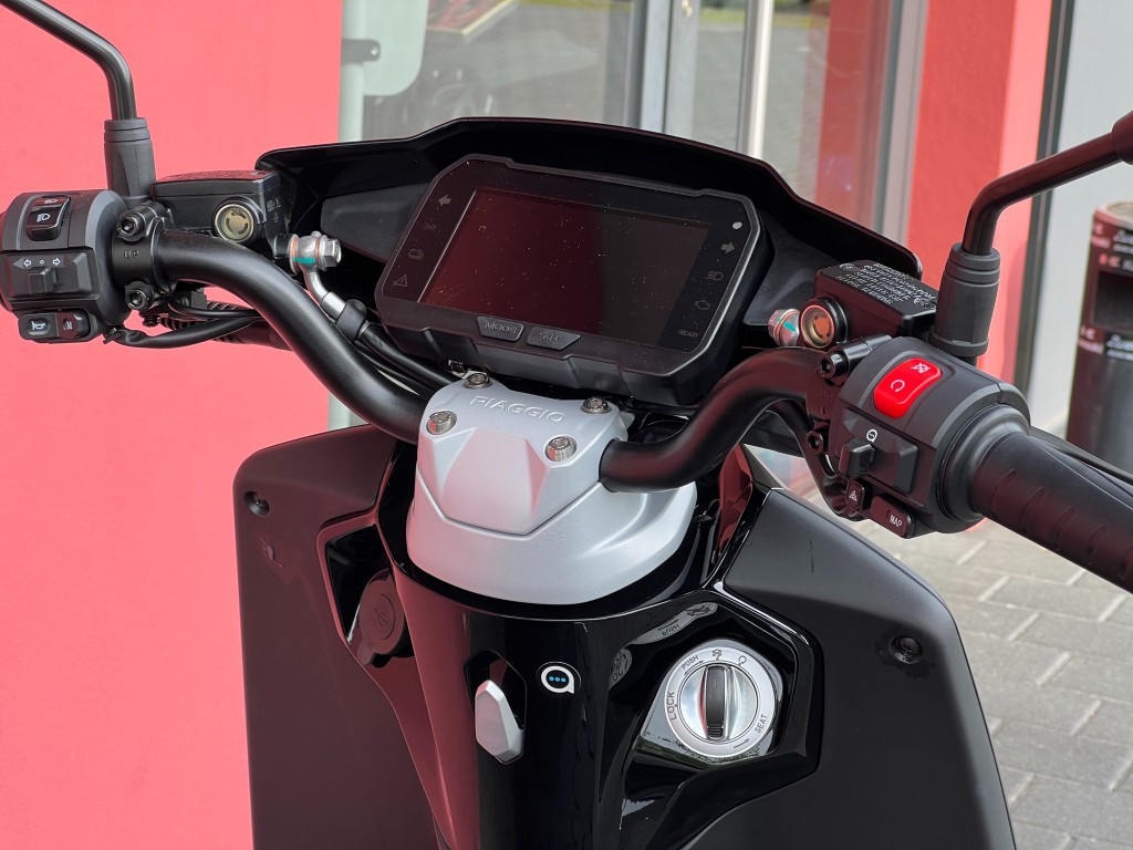 PIAGGIO Piaggio 1 Active 60km/h Full Electric-showroom-element-3