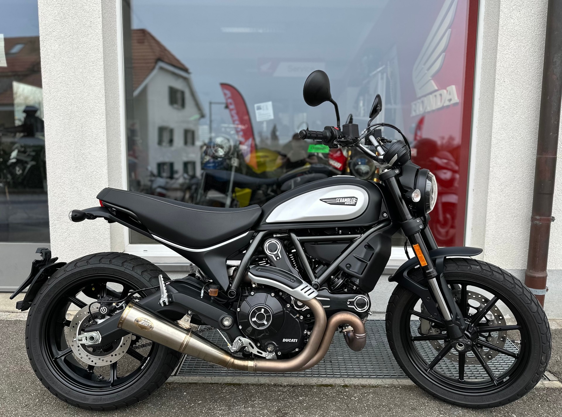 DUCATI Scrambler 803 Icon Dark