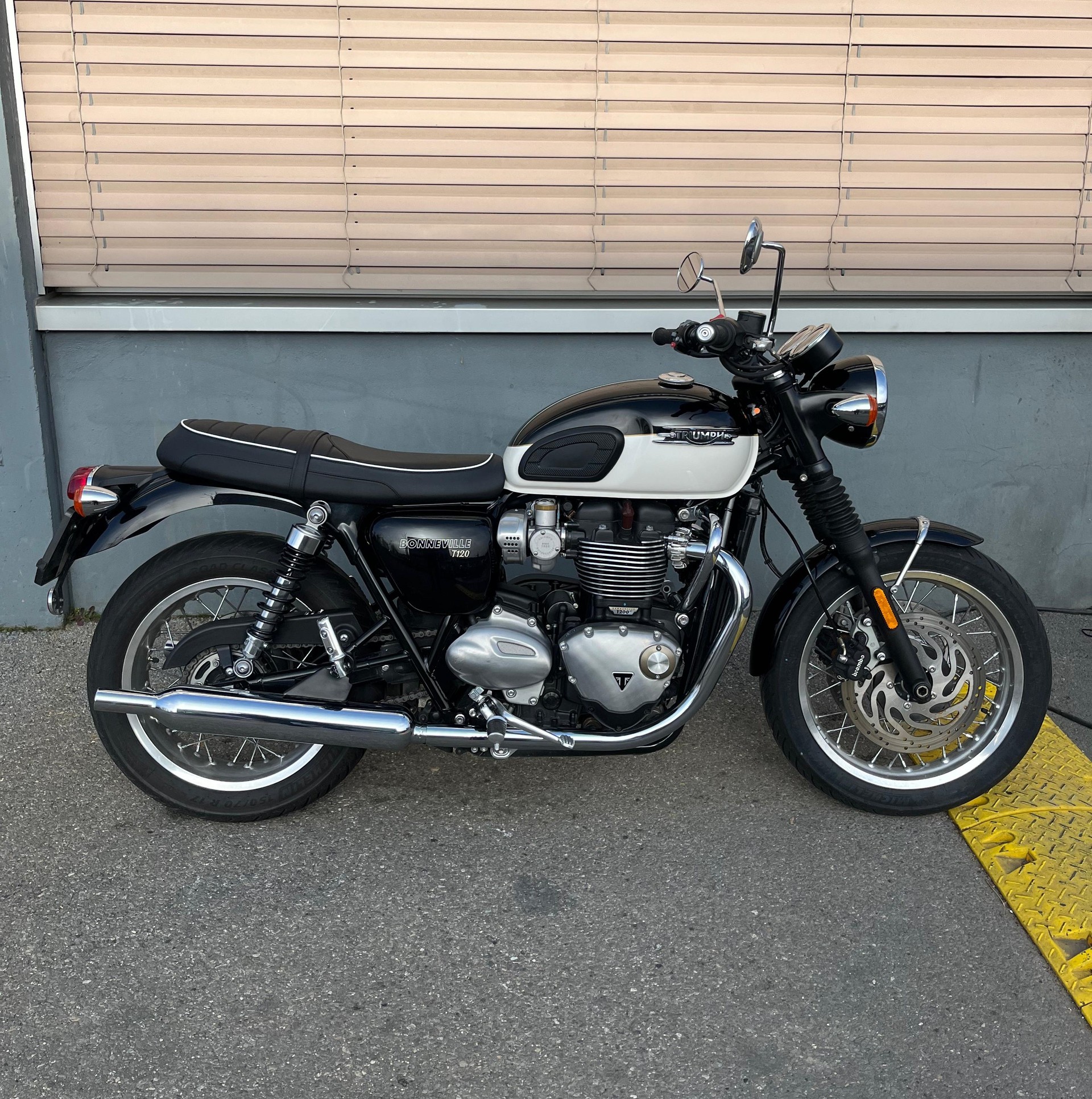 TRIUMPH Bonneville T120