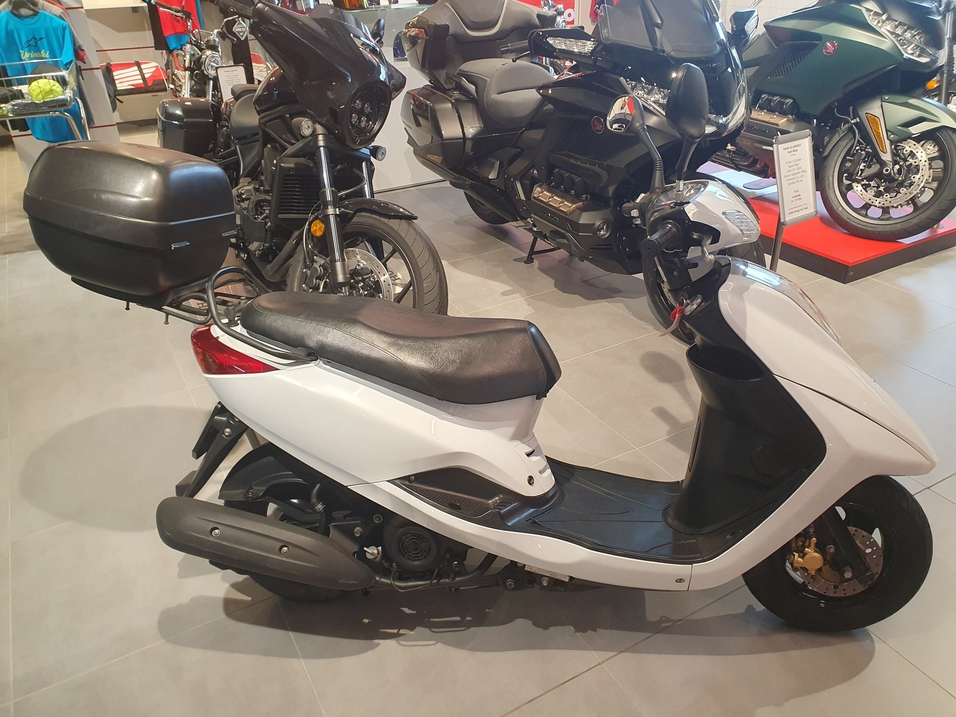 YAMAHA Vity XC 125 E-showroom-element-1
