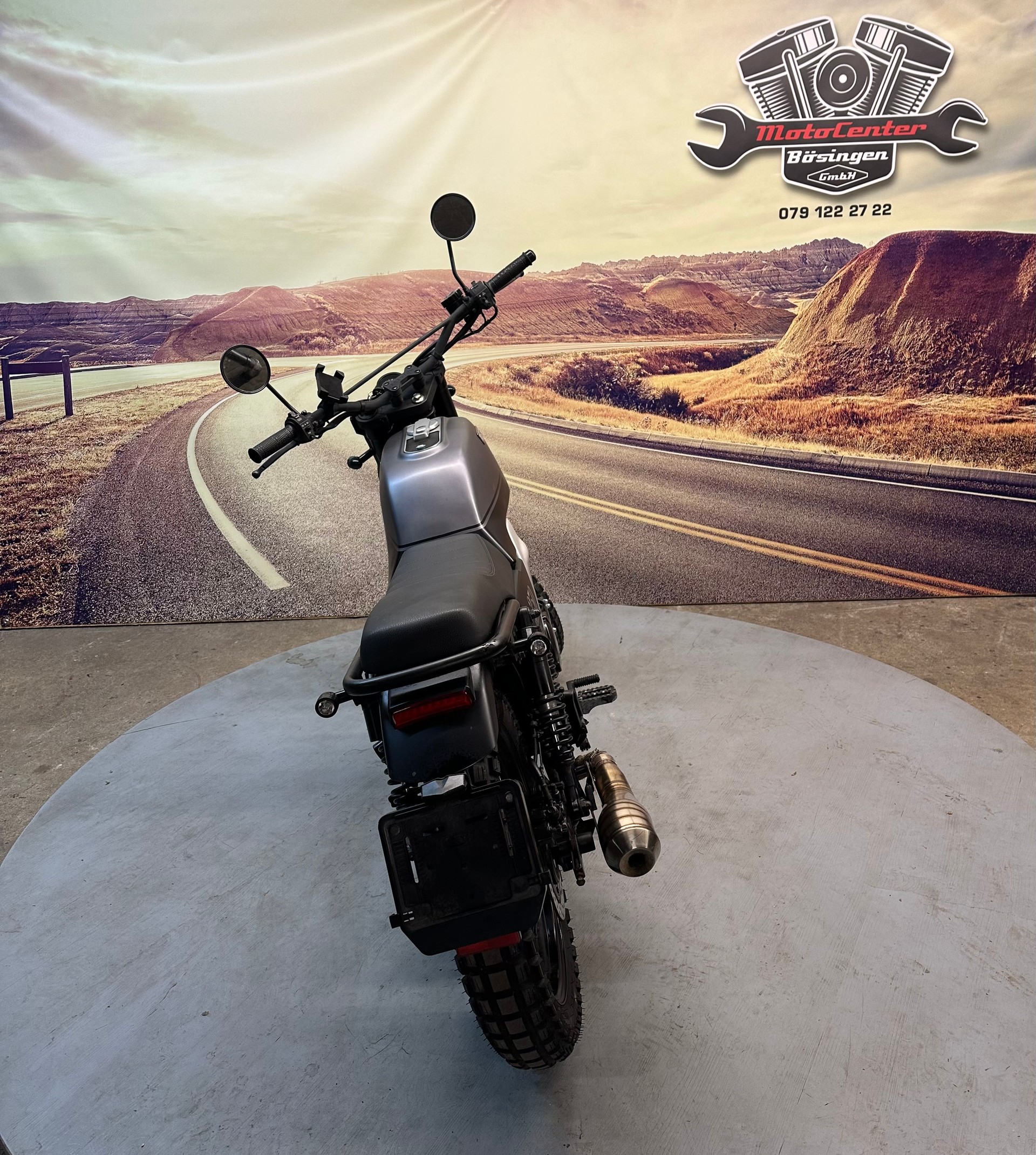 BRIXTON Glanville 250X-showroom-element-3