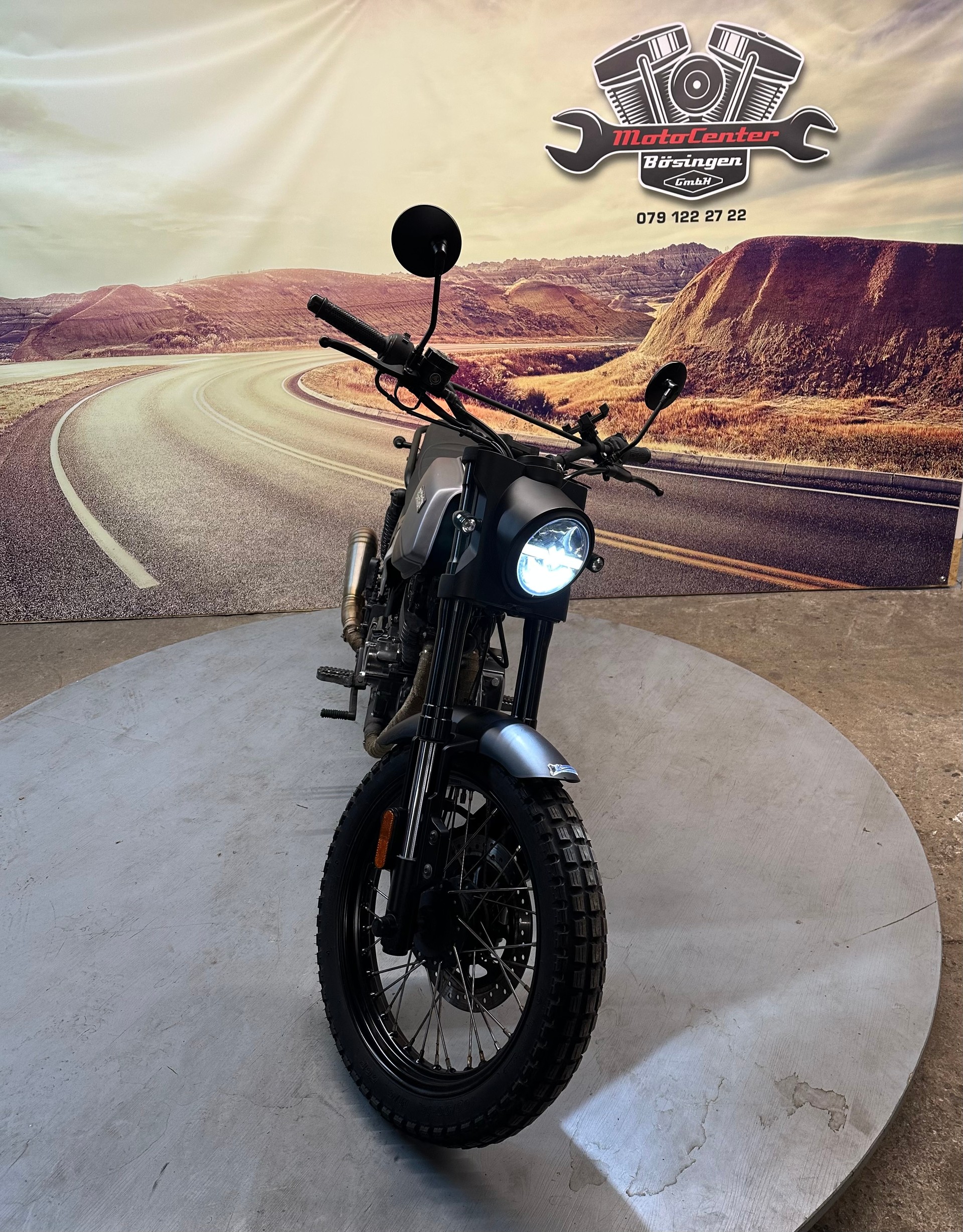BRIXTON Glanville 250X-showroom-element-1