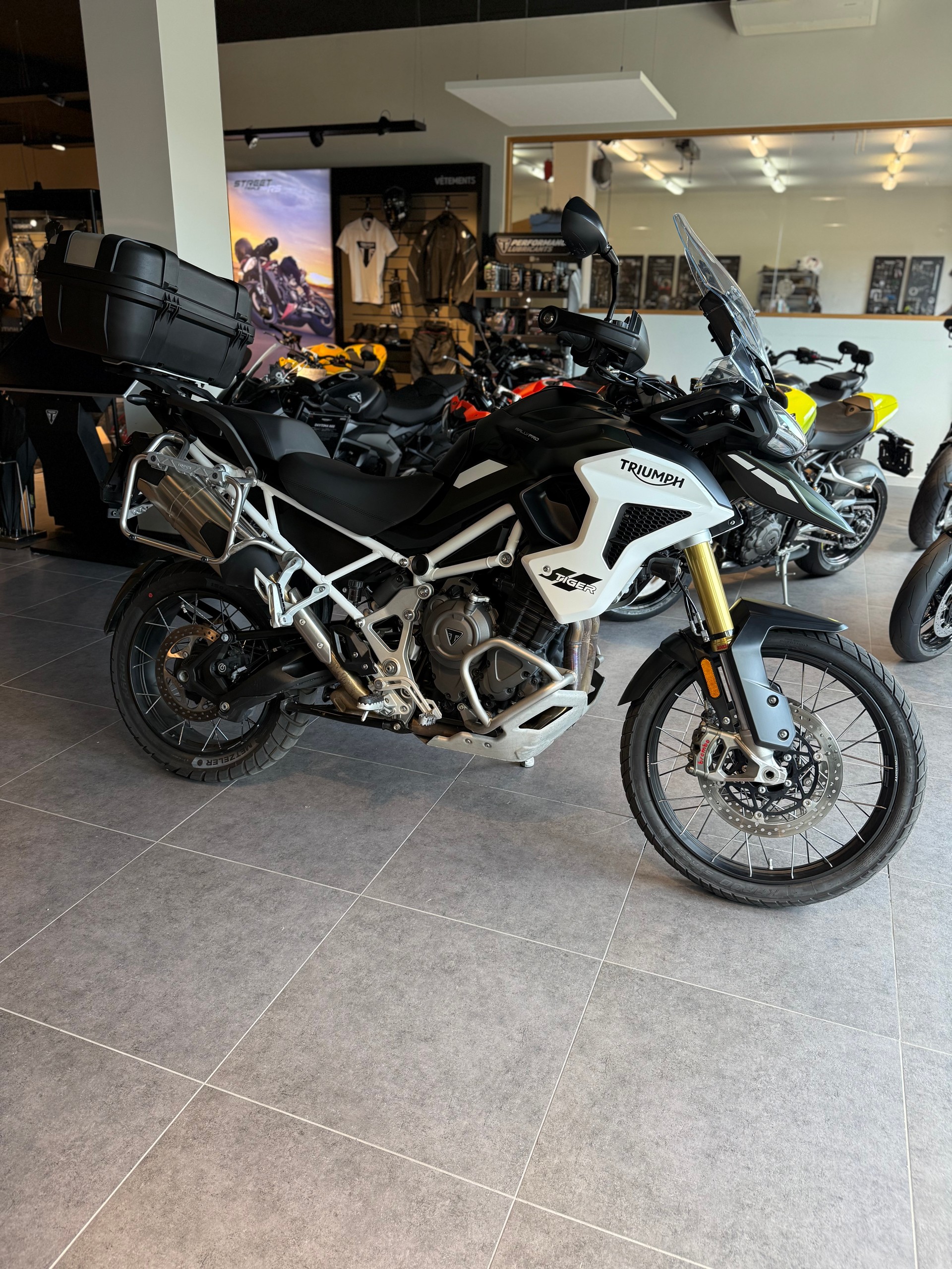TRIUMPH Tiger 1200 Rally Pro-showroom-element-2