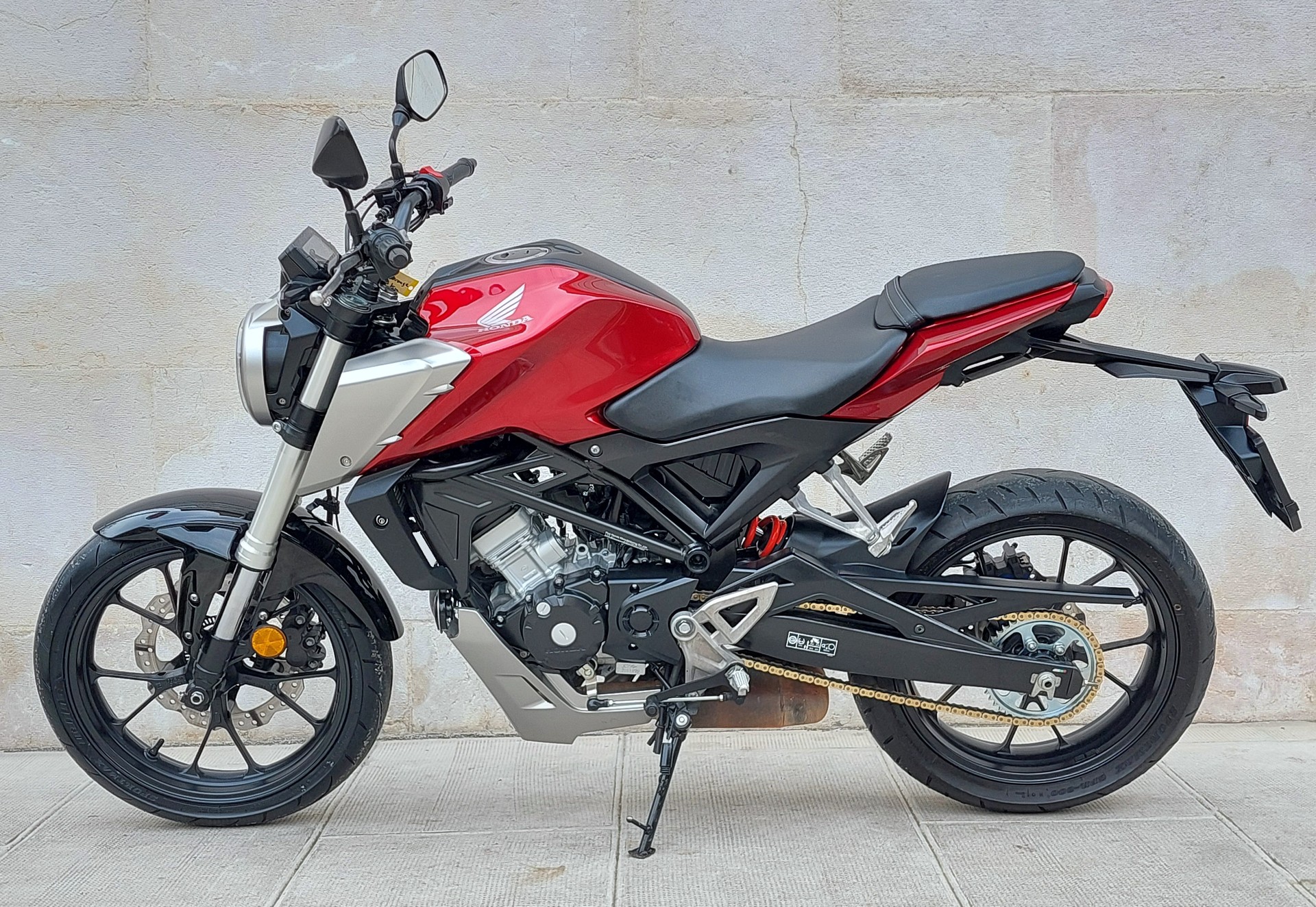 HONDA CB 125 R-showroom-element-2