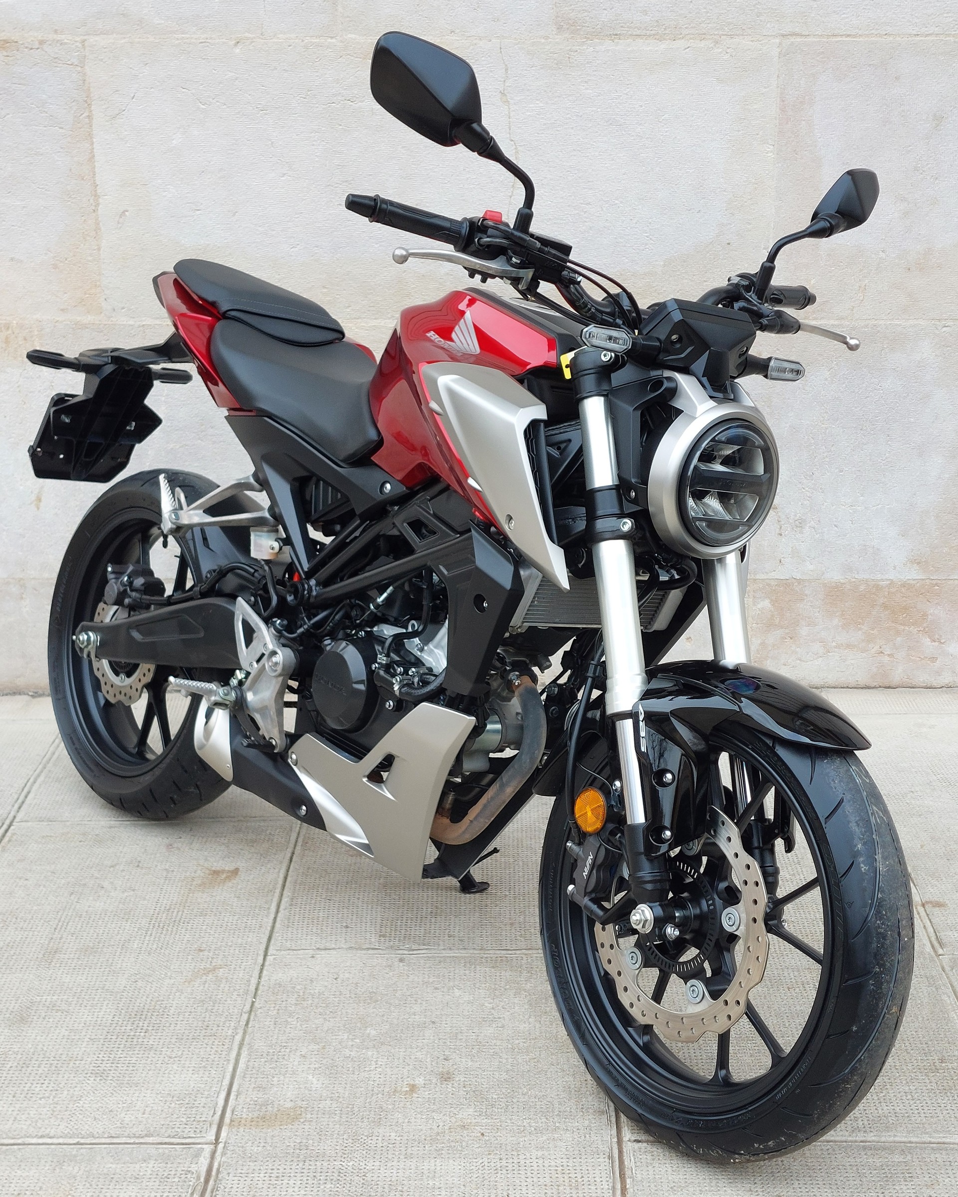 HONDA CB 125 R-showroom-element-1