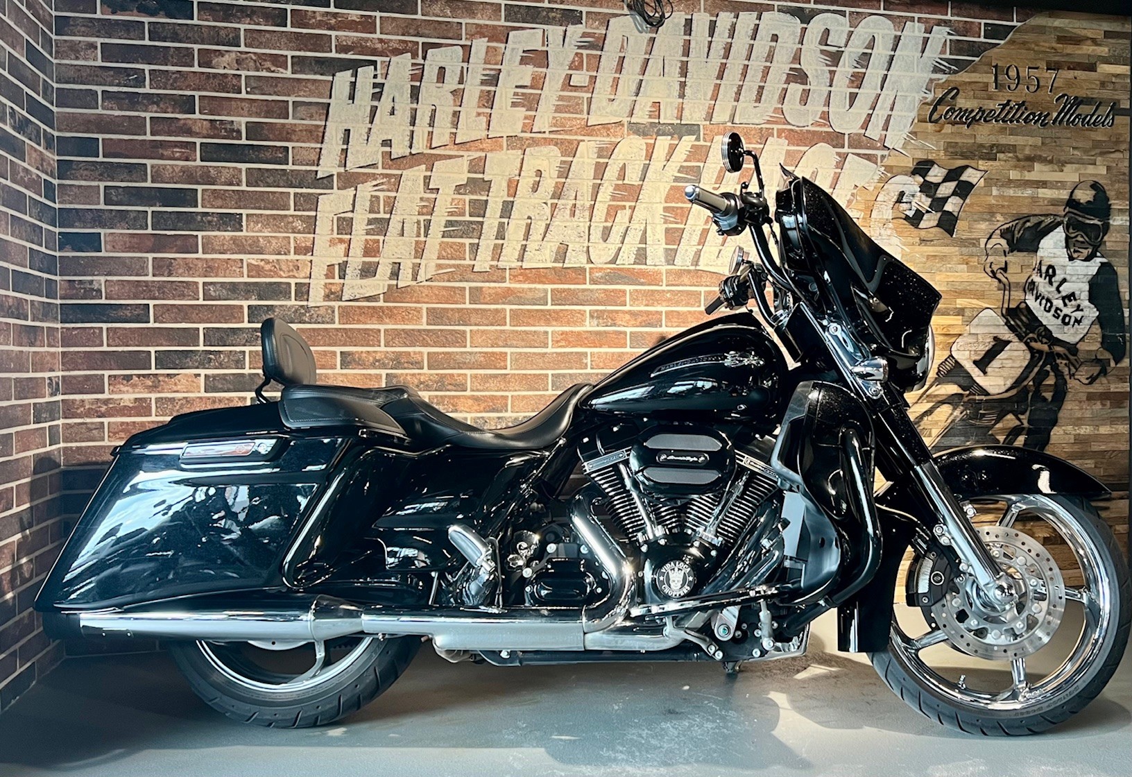 HARLEY-DAVIDSON FLHXSE Street Glide ABS CVO-showroom-element-1