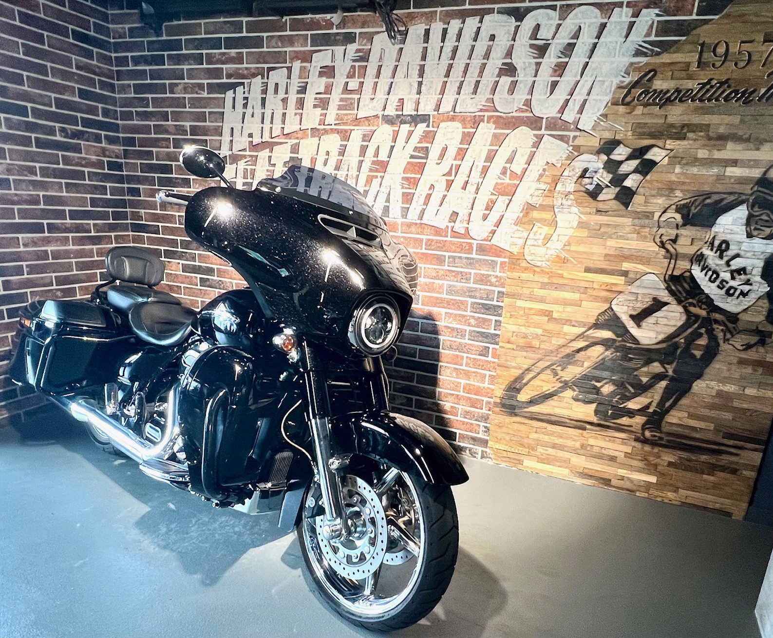 HARLEY-DAVIDSON FLHXSE Street Glide ABS CVO-showroom-element-2