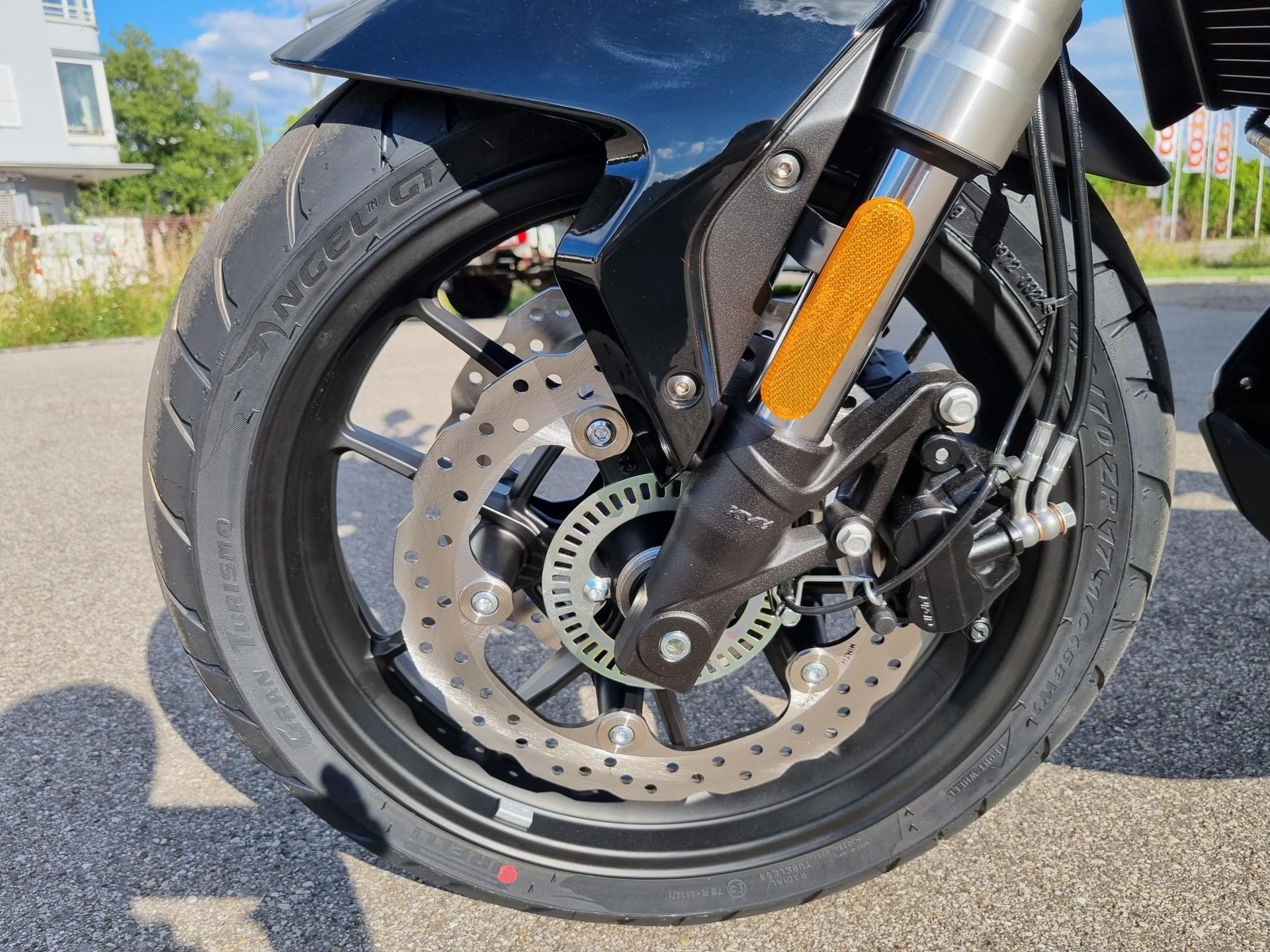 VOGE 500R-showroom-element-2