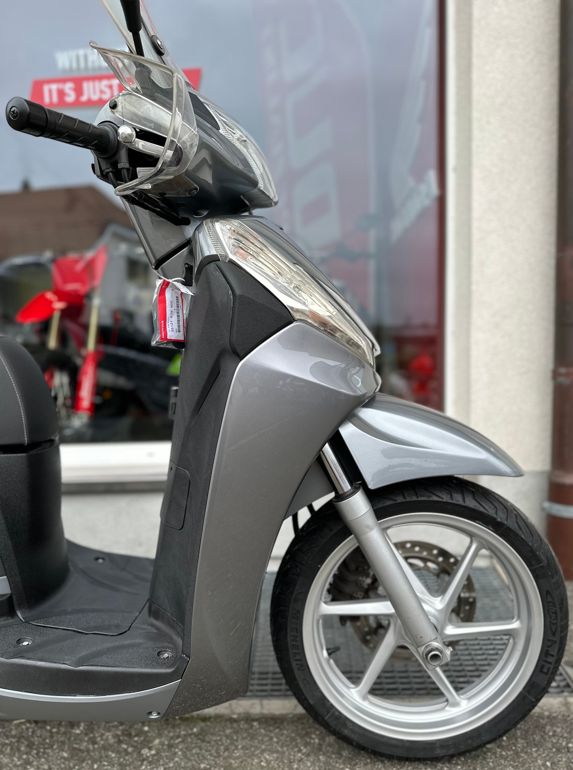 HONDA SH 300 JOY-showroom-element-3