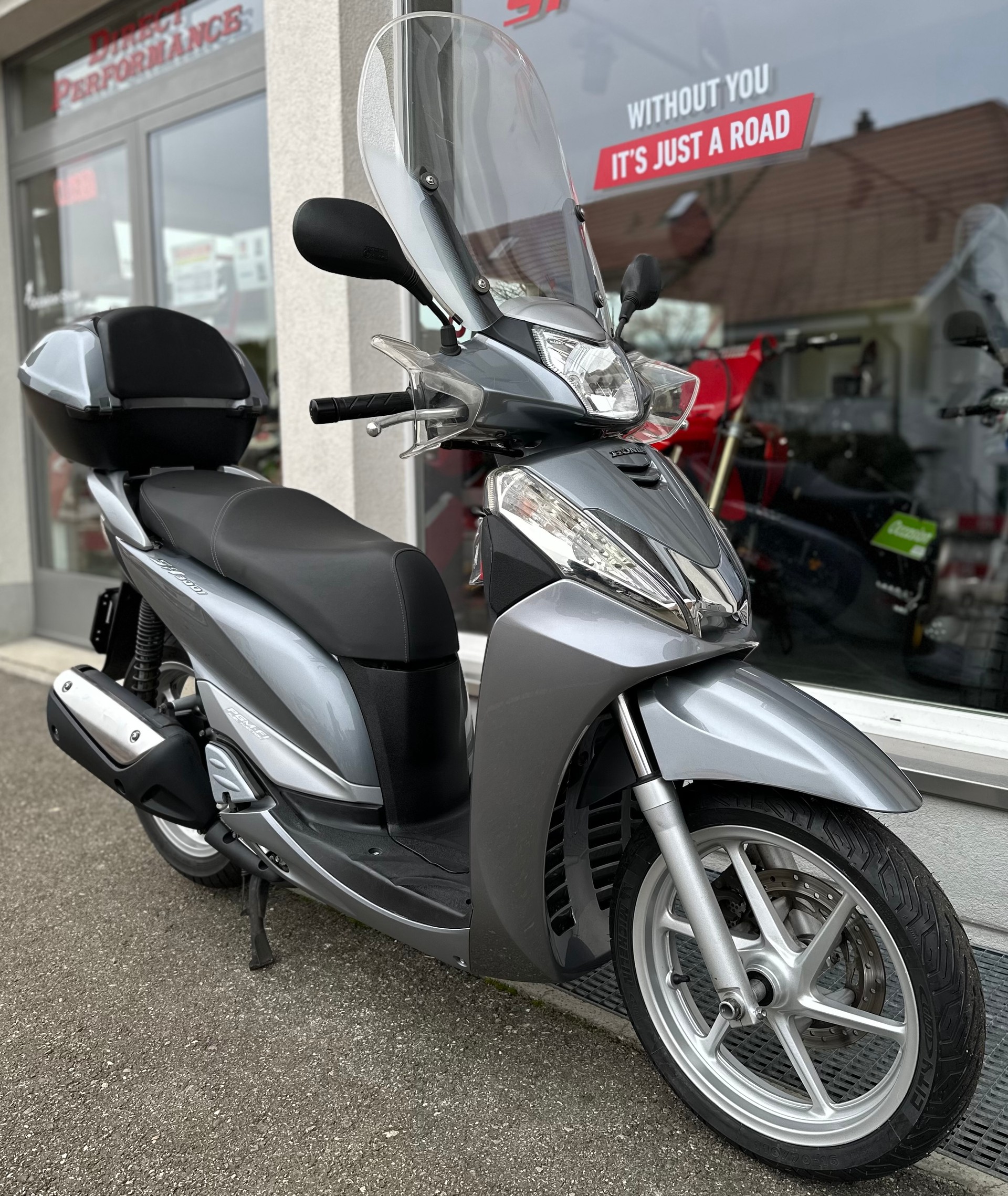 HONDA SH 300 JOY-showroom-element-2