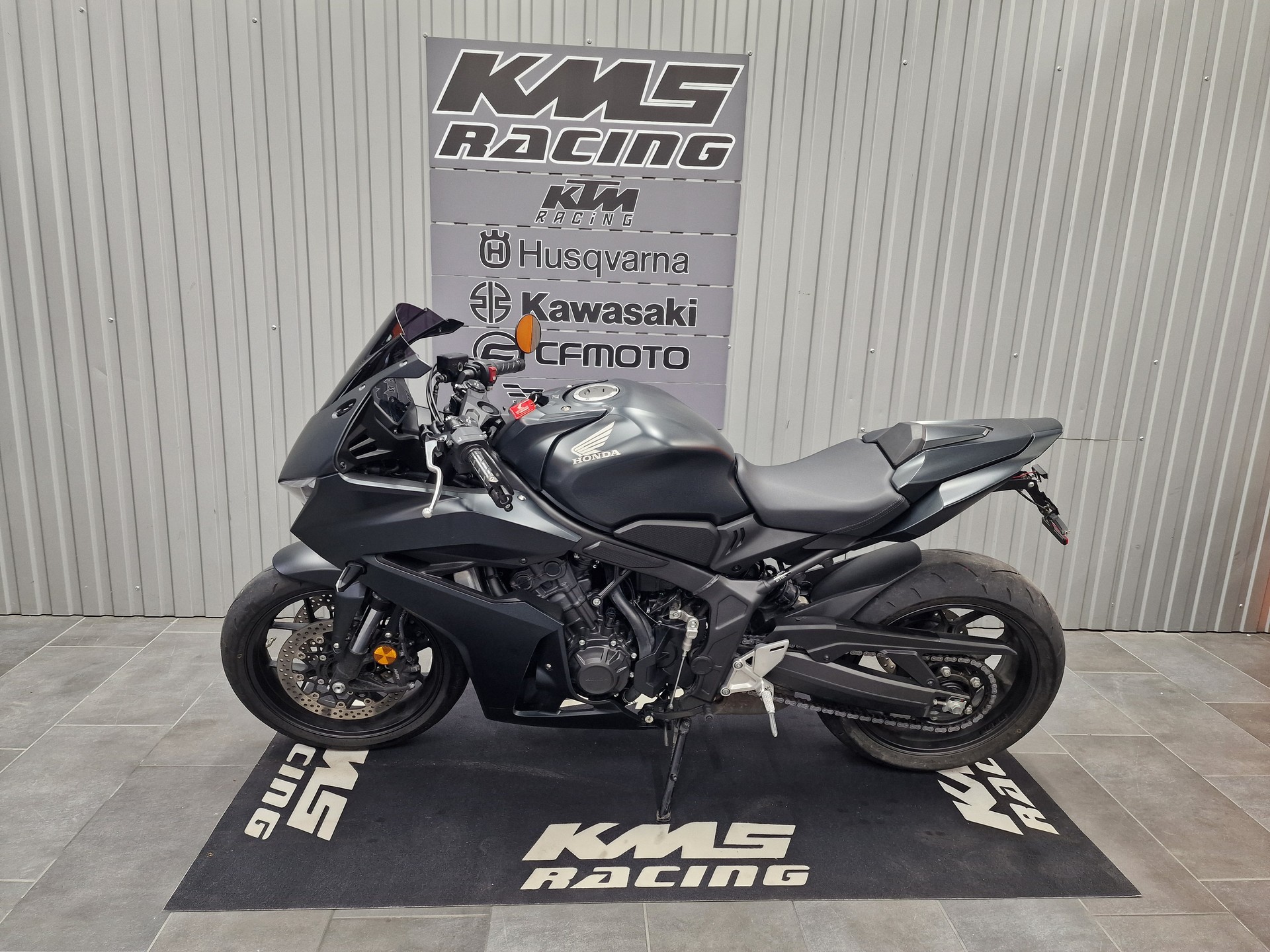 HONDA CBR 650-showroom-element-1