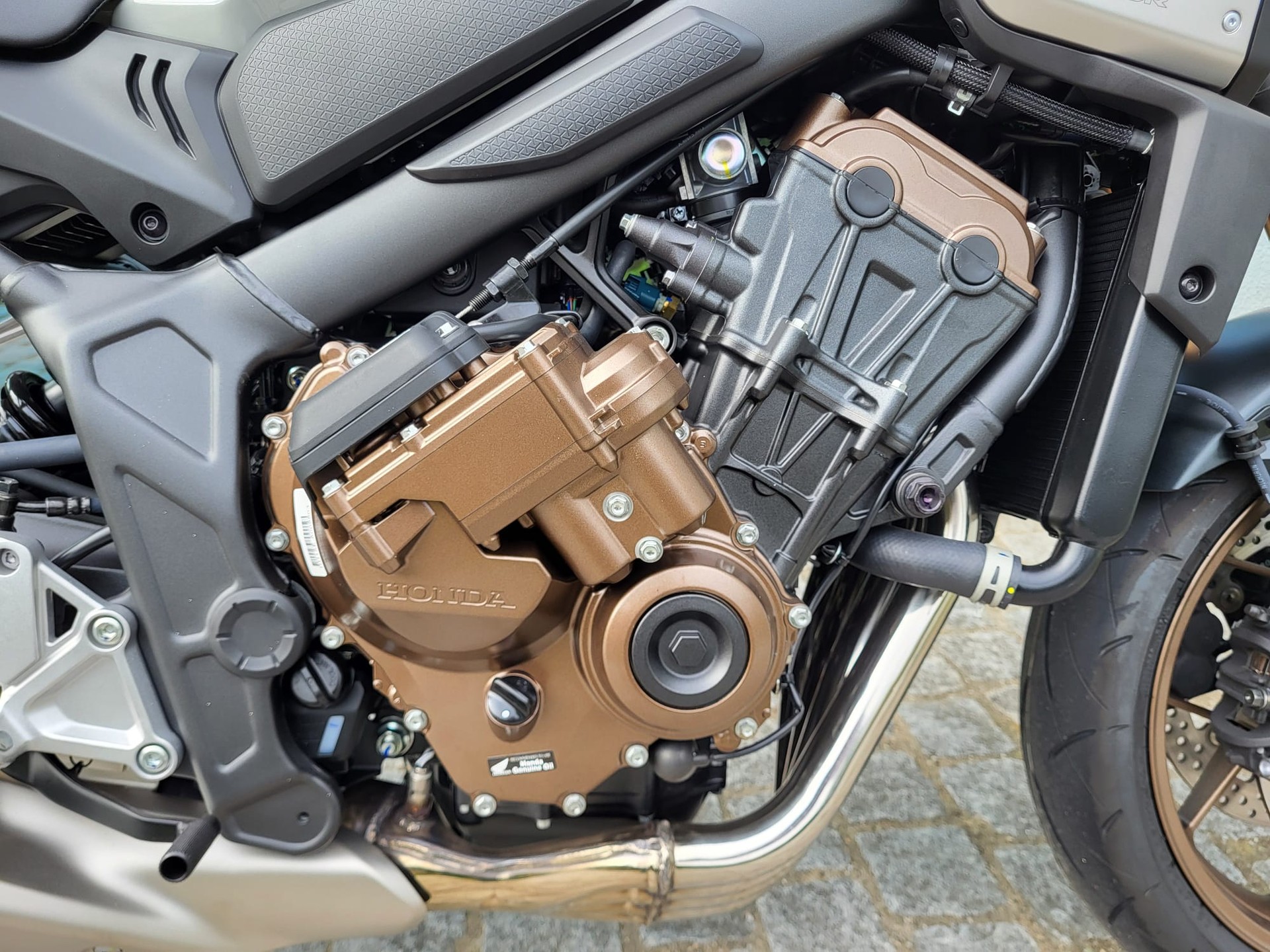HONDA CB 650 R E-Clutch-showroom-element-1