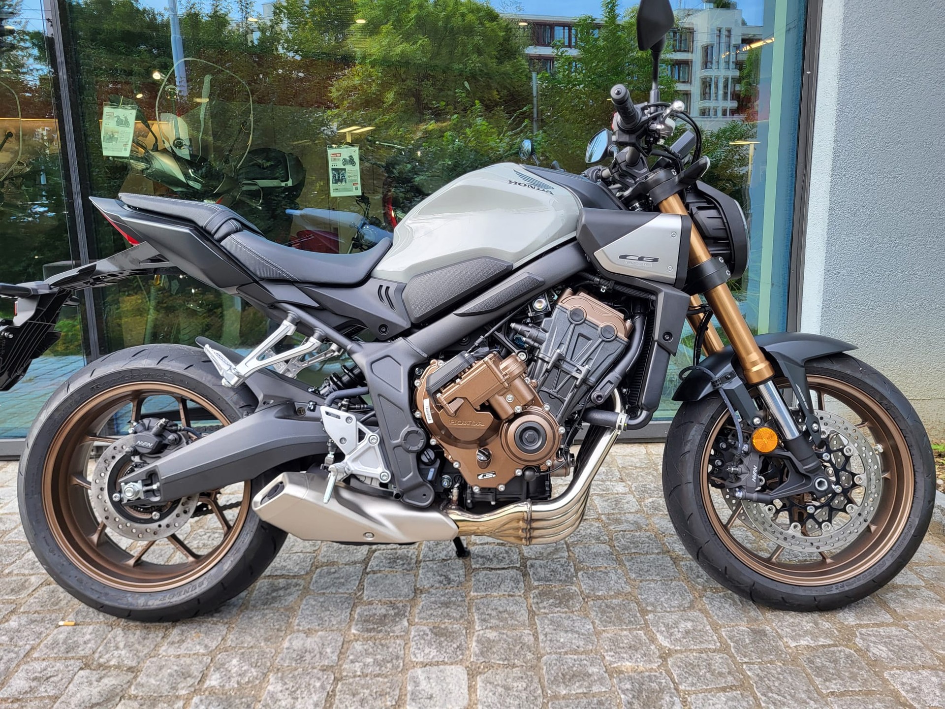 HONDA CB 650 R E-Clutch-showroom-element-2
