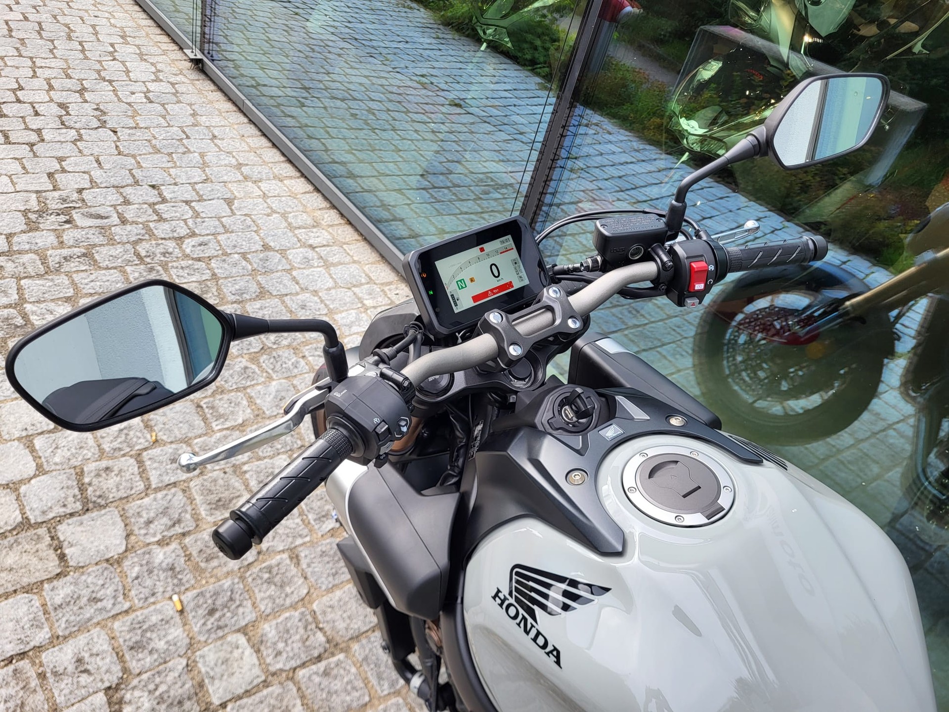 HONDA CB 650 R E-Clutch-showroom-element-3