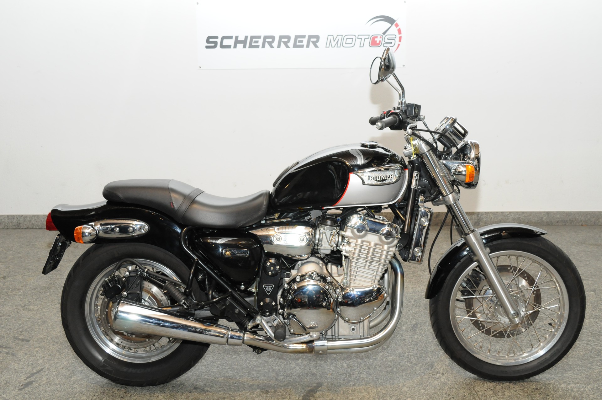 TRIUMPH Adventurer 900
