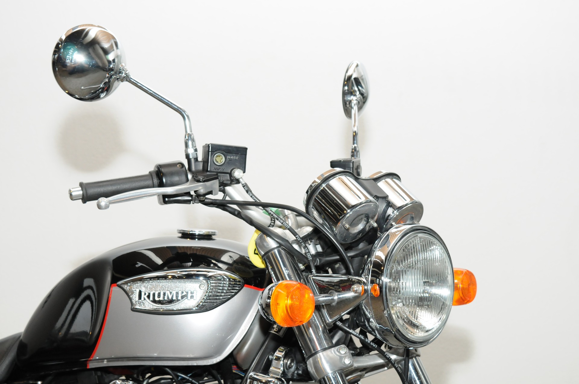 TRIUMPH Adventurer 900-image-4