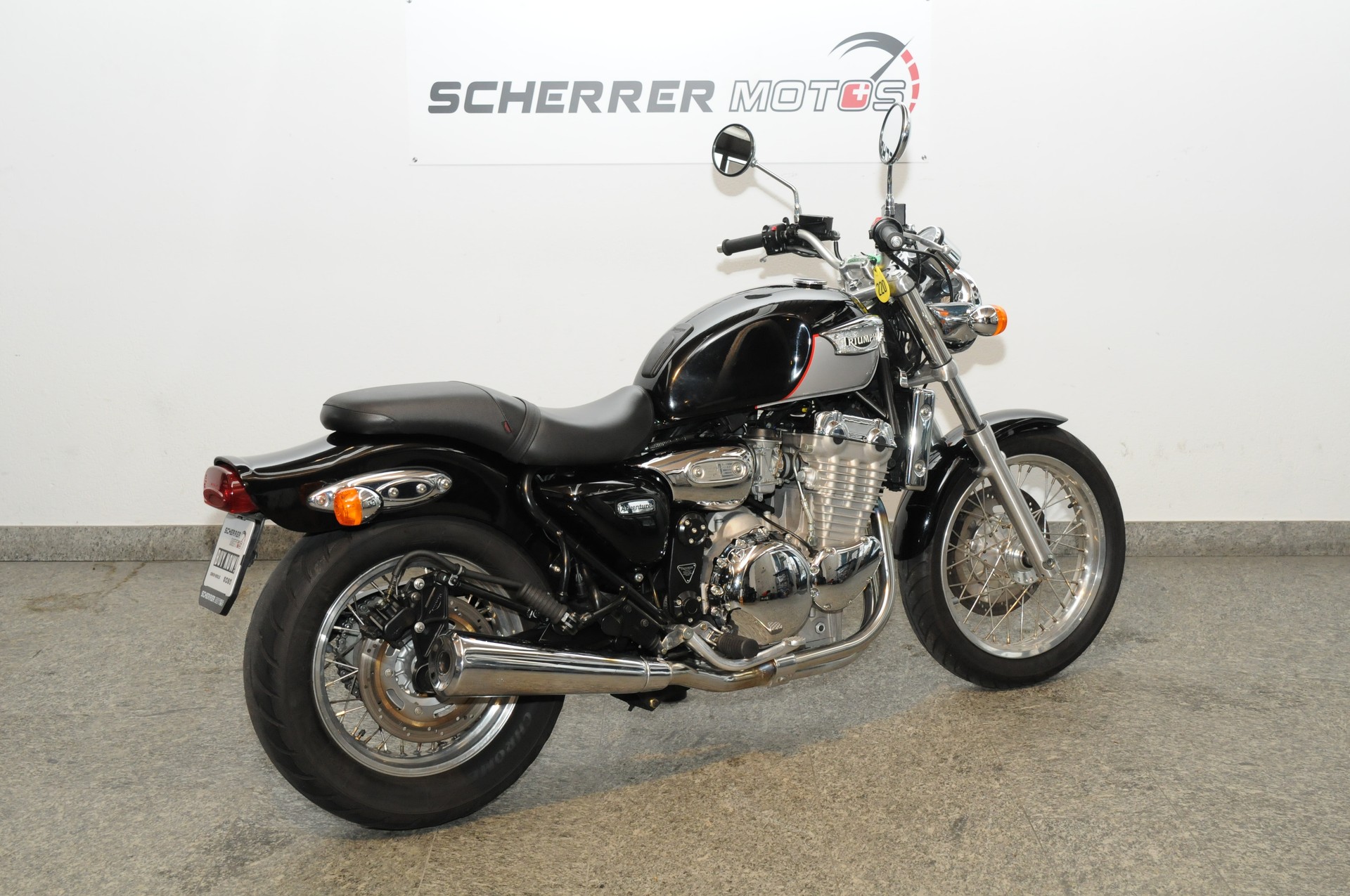 TRIUMPH Adventurer 900-showroom-element-2