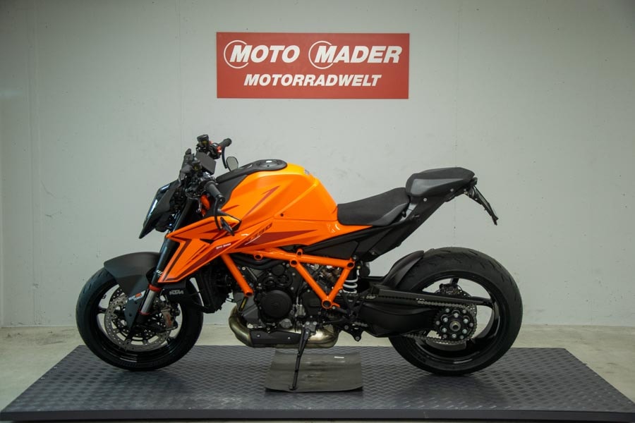 KTM 1390 Super Duke R-showroom-element-1
