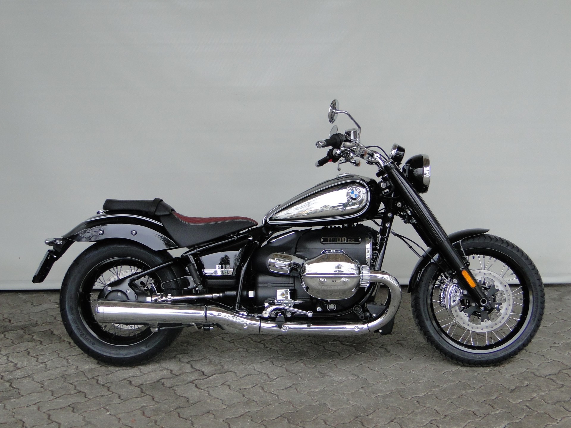 BMW R 18 Sondermodell 100 Years-showroom-element-2