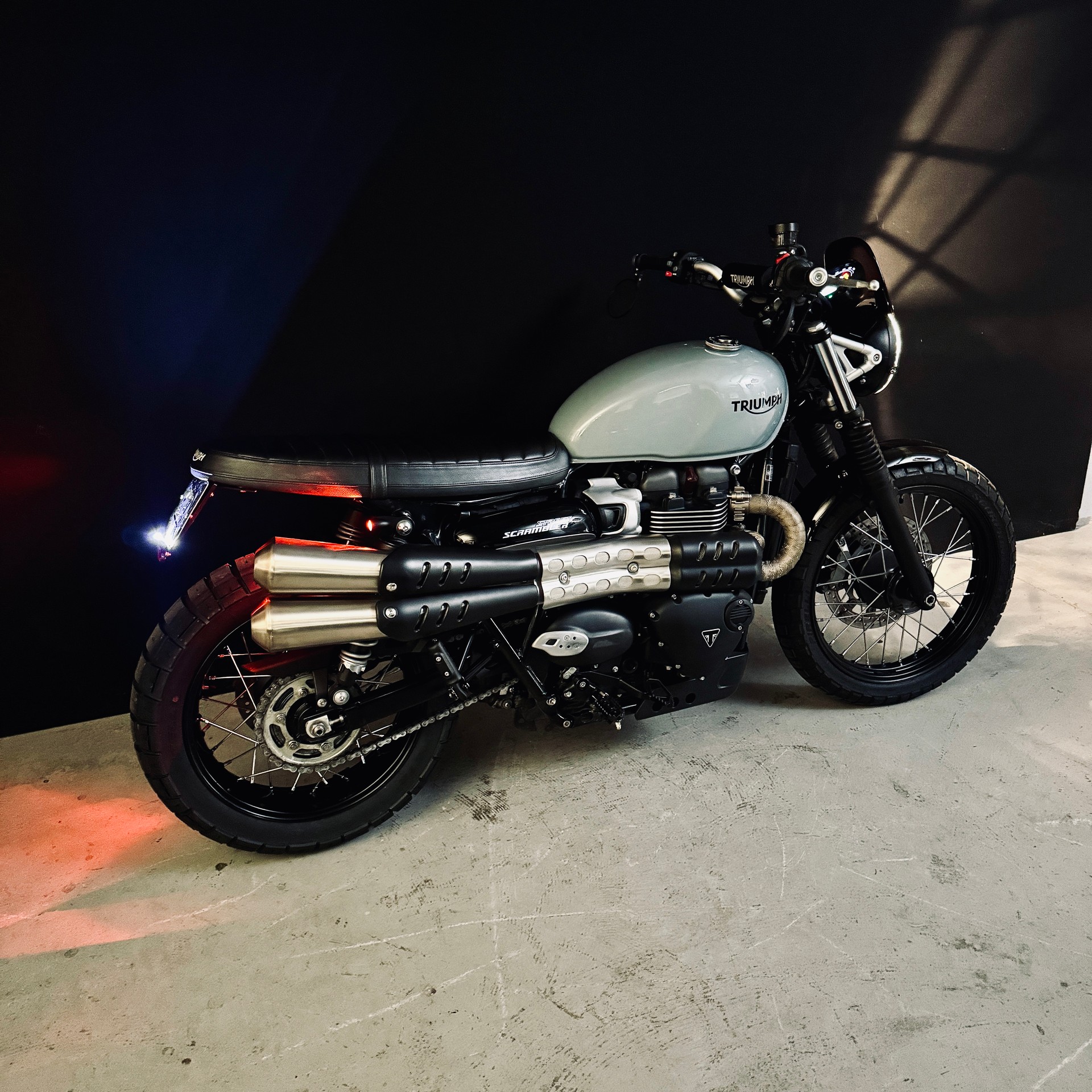 TRIUMPH Street Scrambler 900 Sandstorm-showroom-element-1