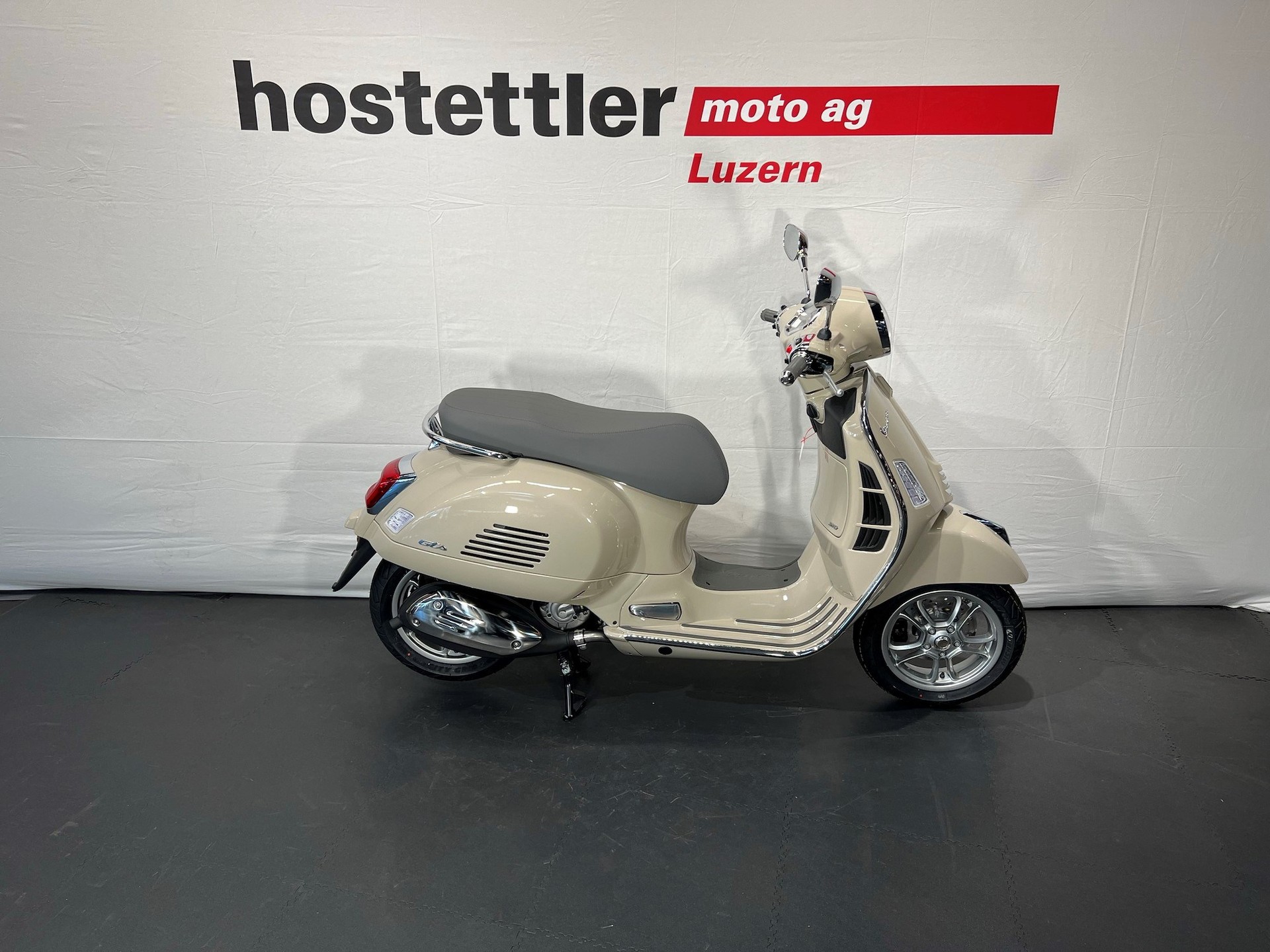 PIAGGIO Vespa GTS ABS/ASR-showroom-element-1