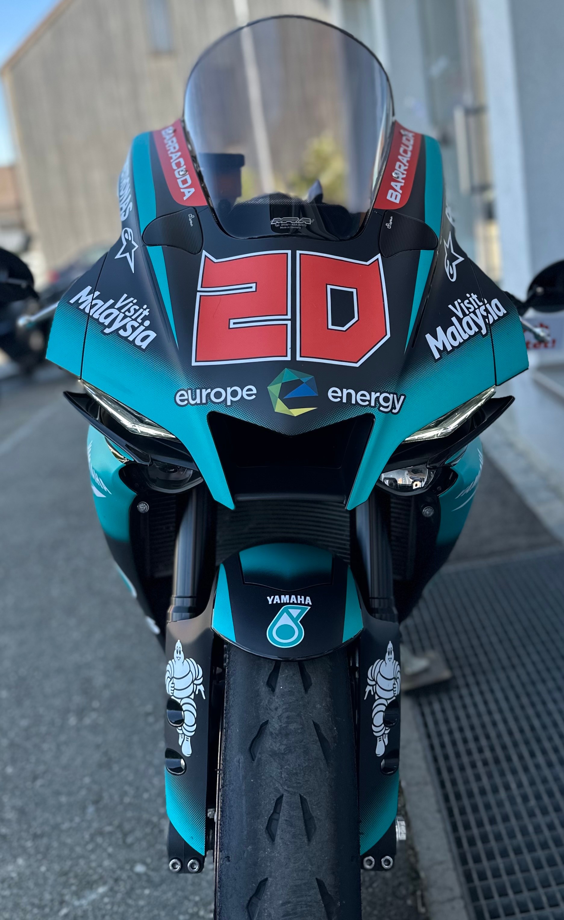 YAMAHA YZF-R1 ABS-showroom-element-1