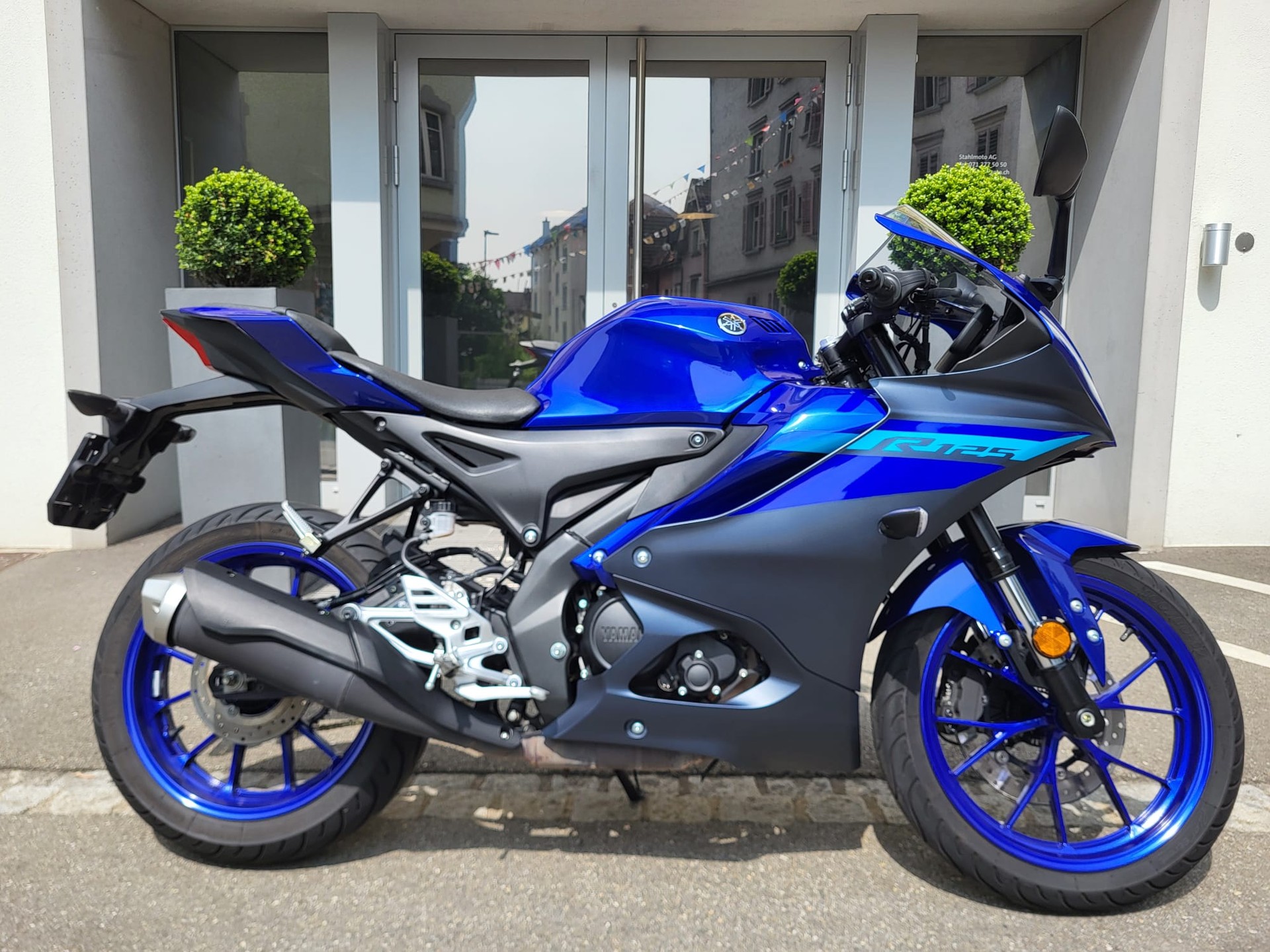 YAMAHA YZF-R 125 ABS-showroom-element-2
