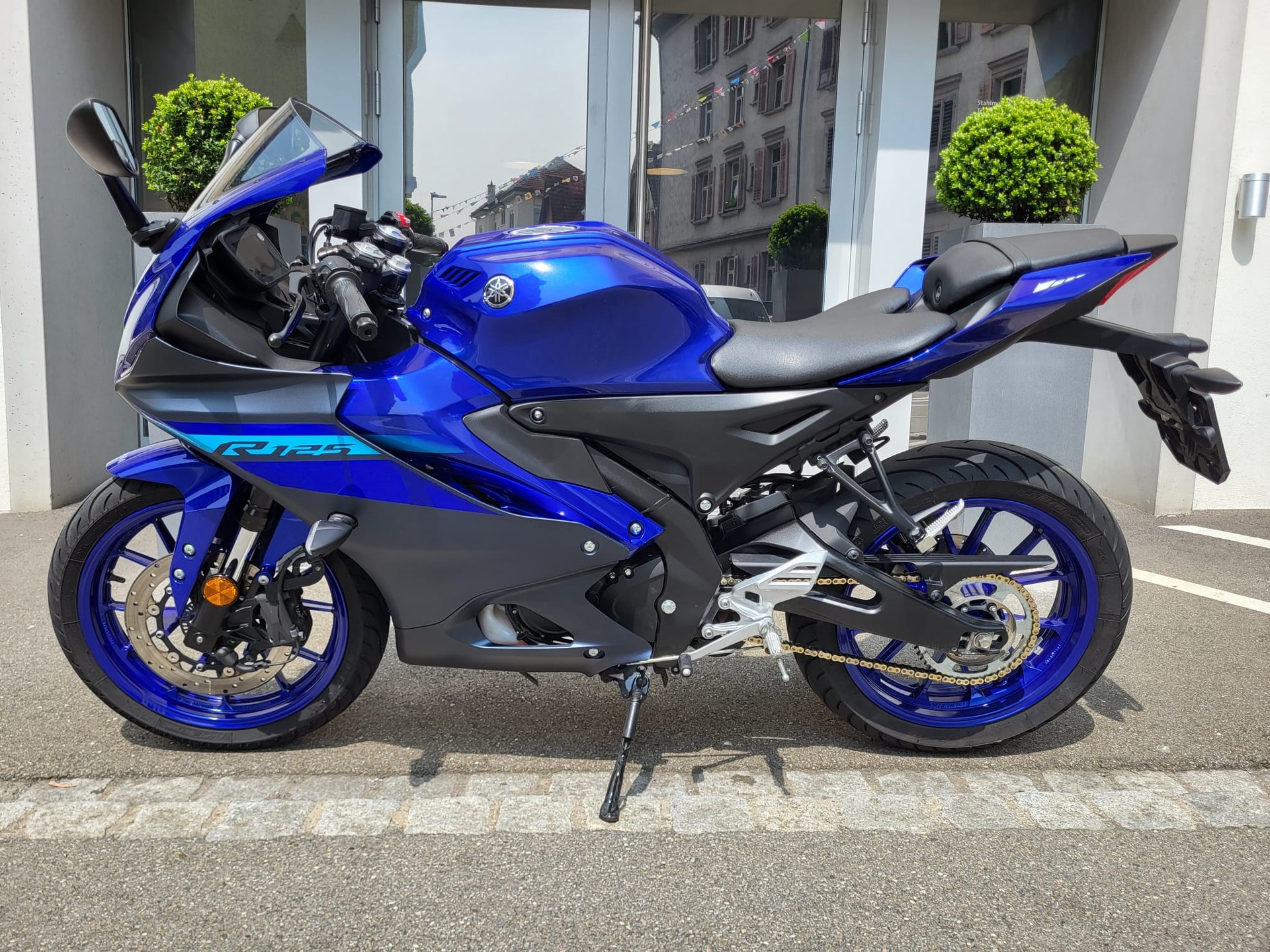 YAMAHA YZF-R 125 ABS-showroom-element-1