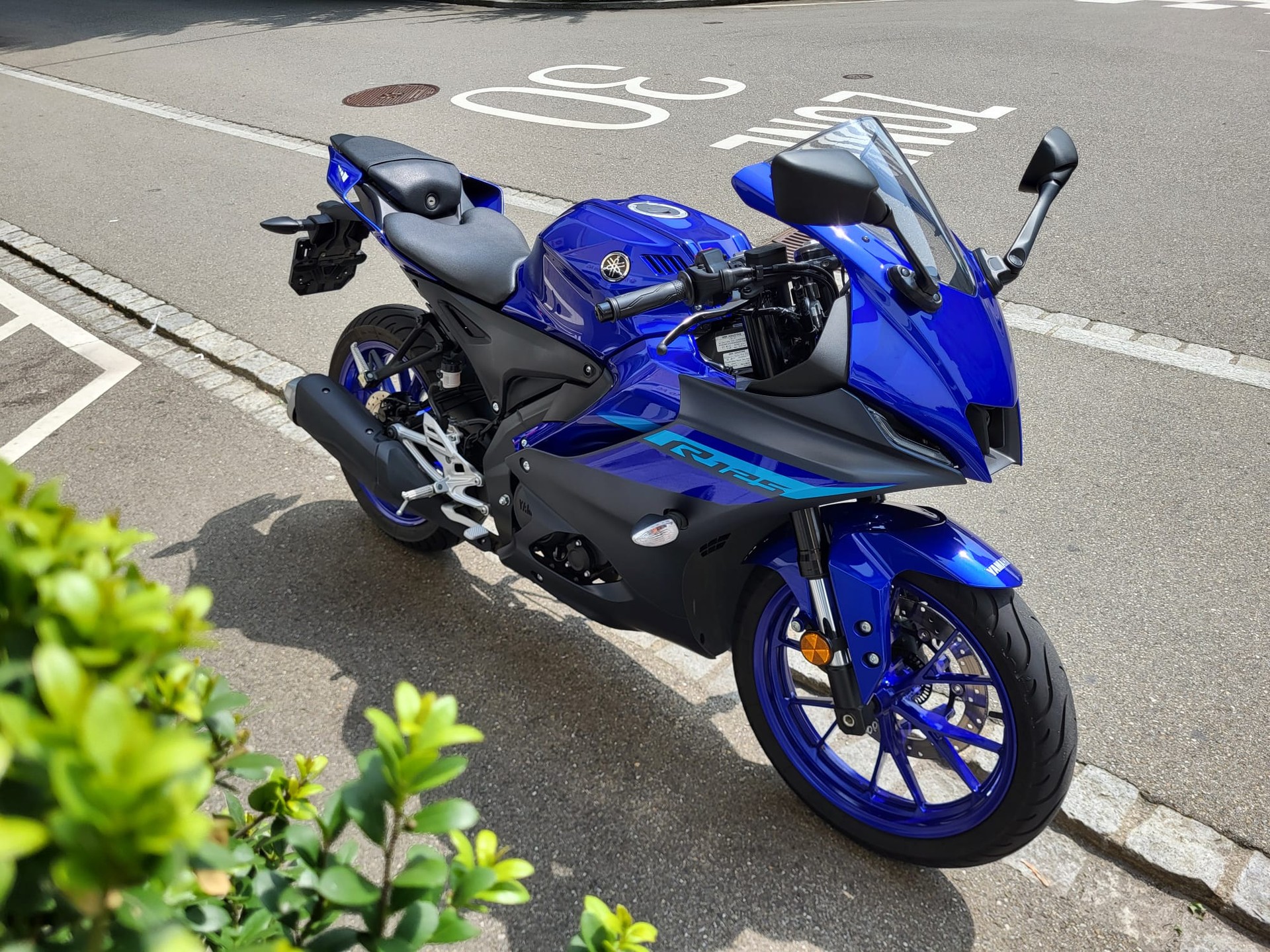YAMAHA YZF-R 125 ABS-showroom-element-3