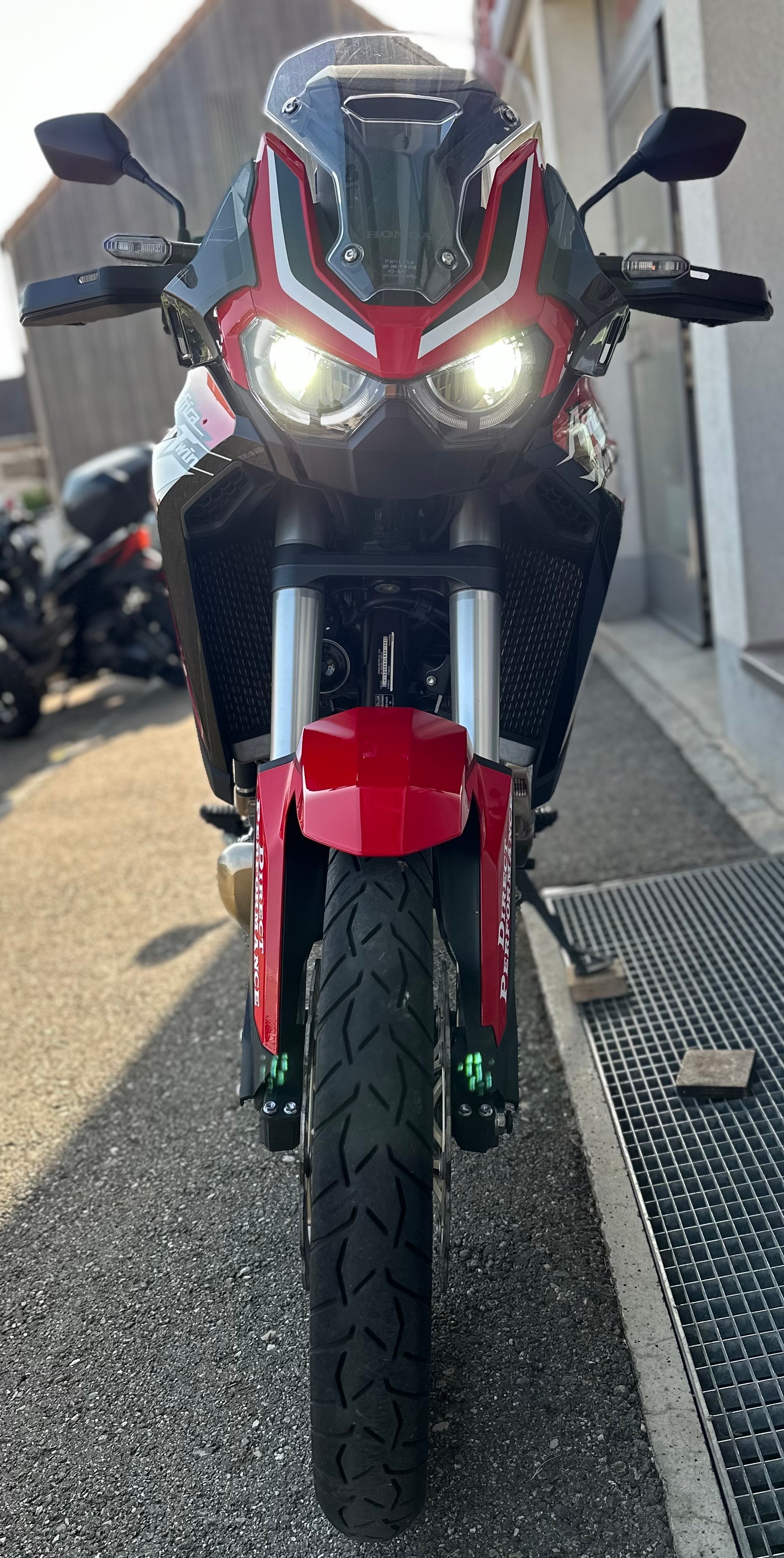 HONDA CRF 1100 Africa Twin-showroom-element-1
