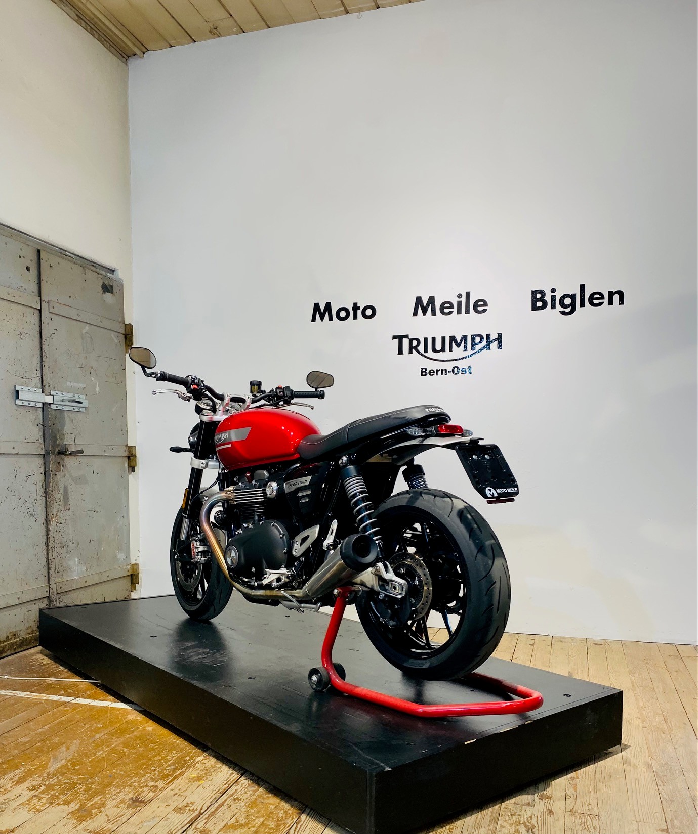 TRIUMPH Speed Twin 1200-showroom-element-2