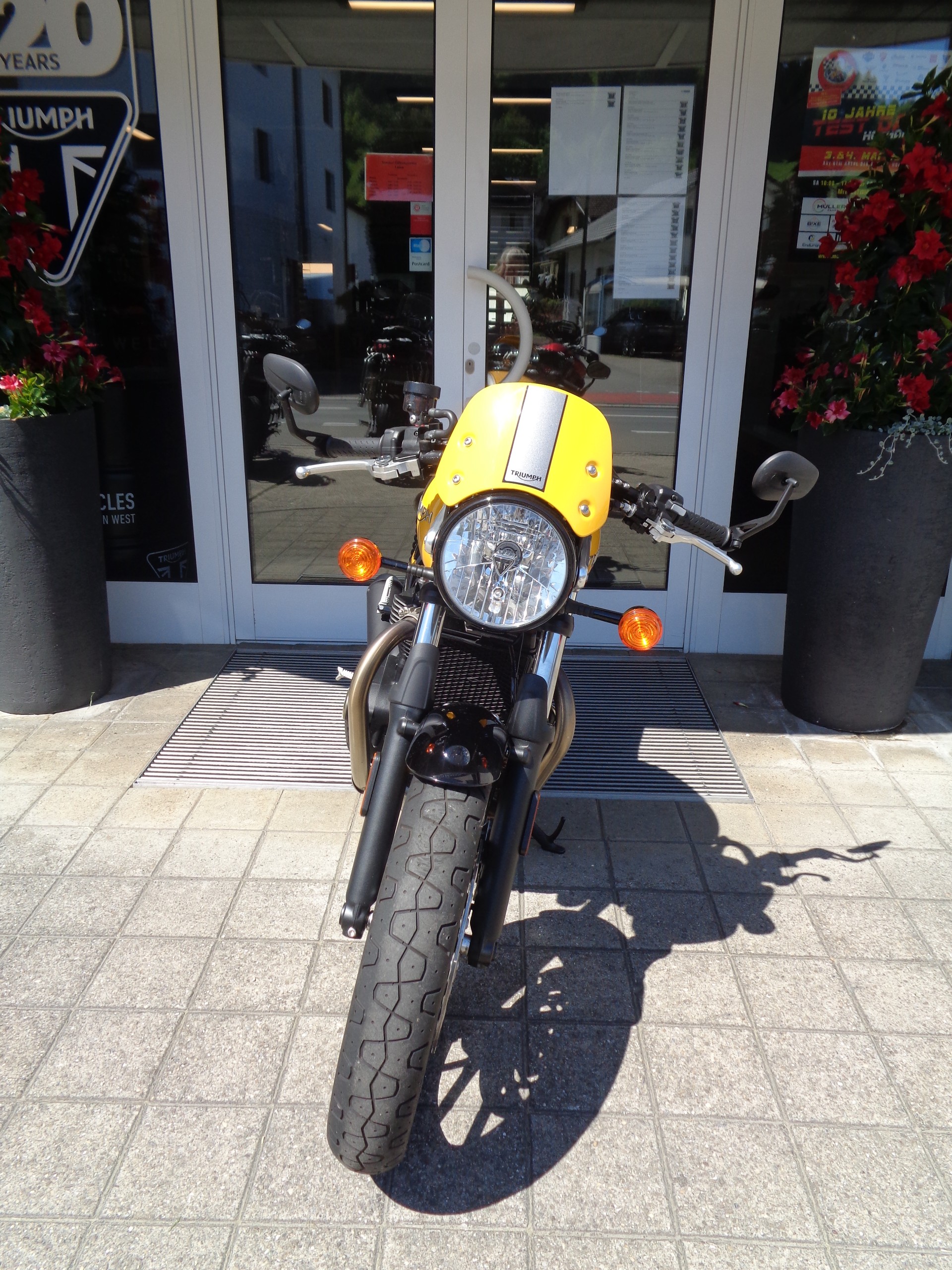 TRIUMPH Bonneville 900 Street Cup ABS-showroom-element-3