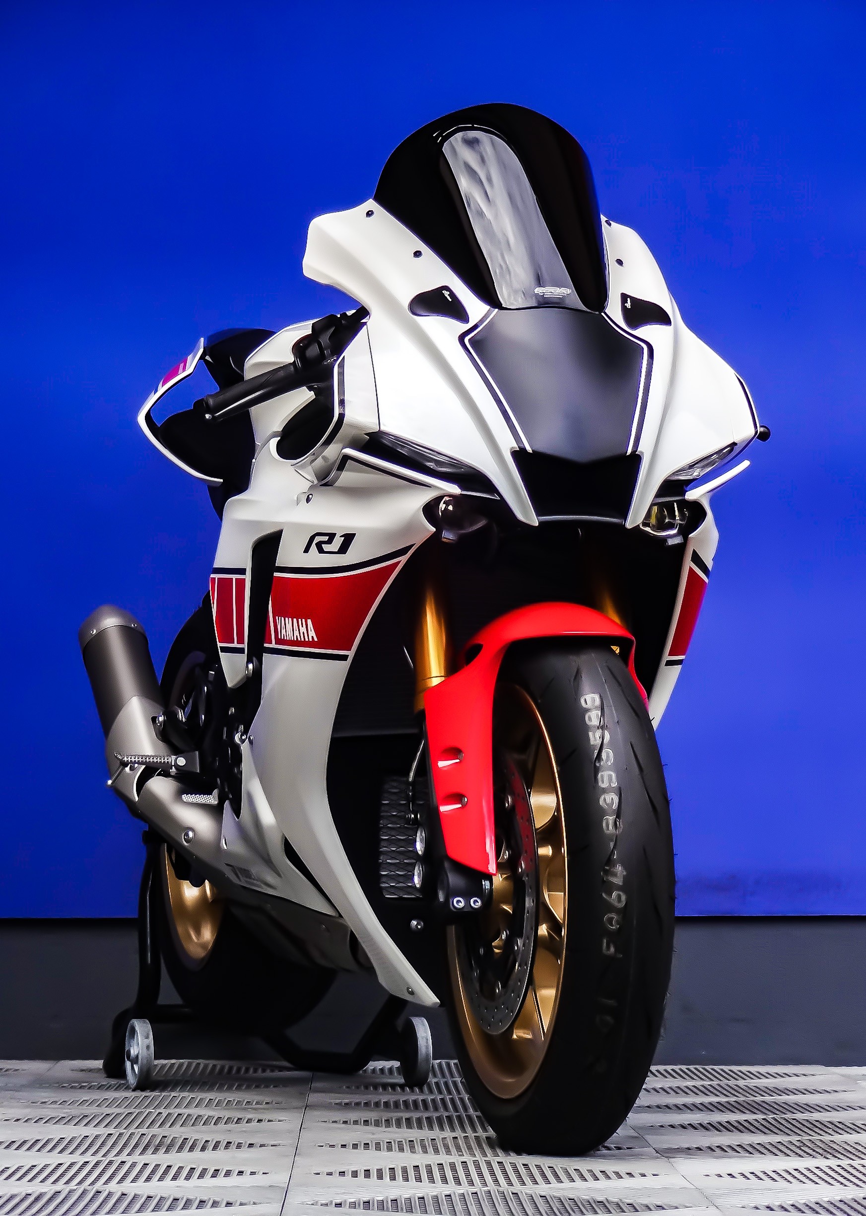 YAMAHA YZF-R1 ABS-showroom-element-1