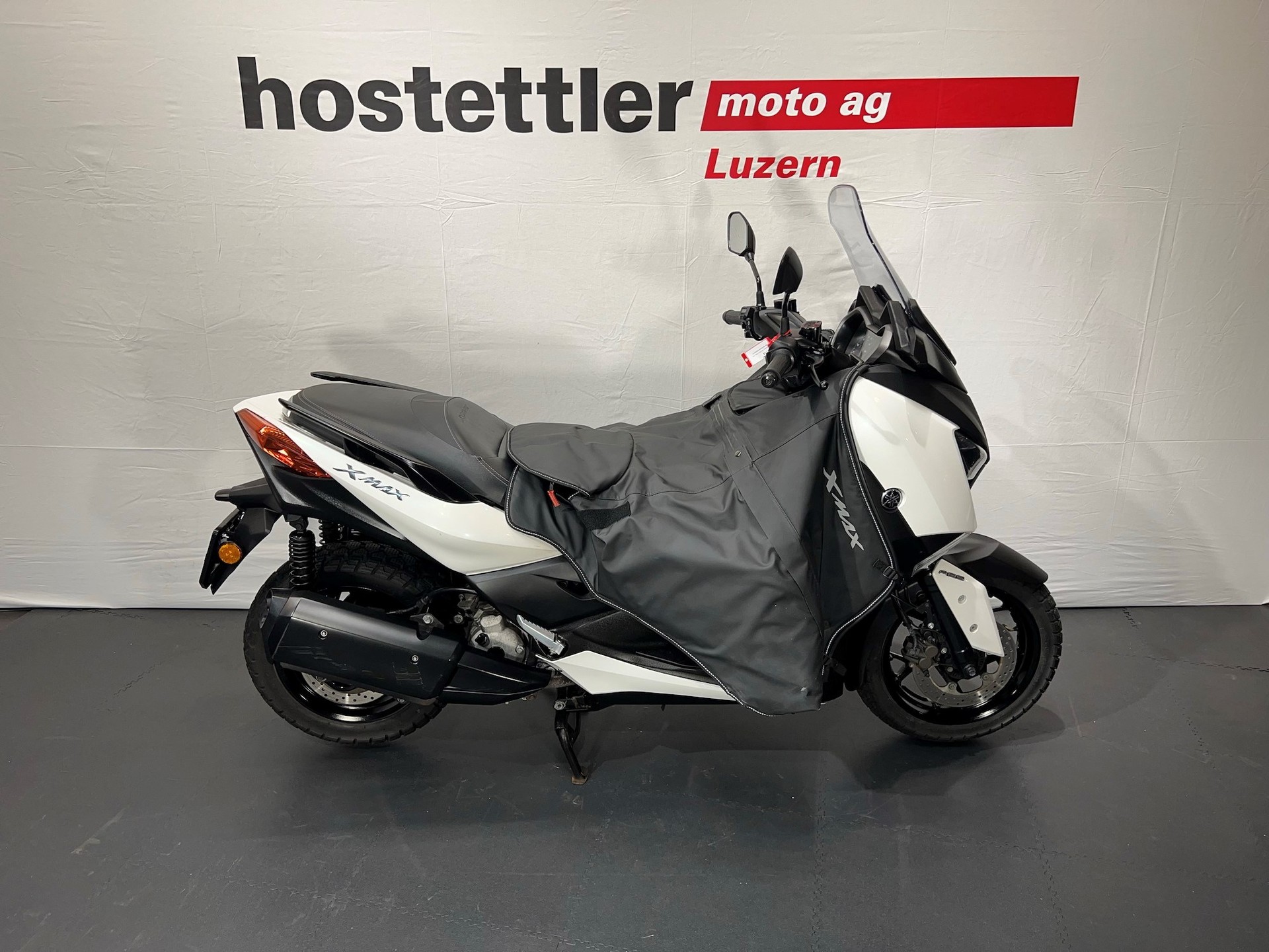YAMAHA X-MAX-showroom-element-1