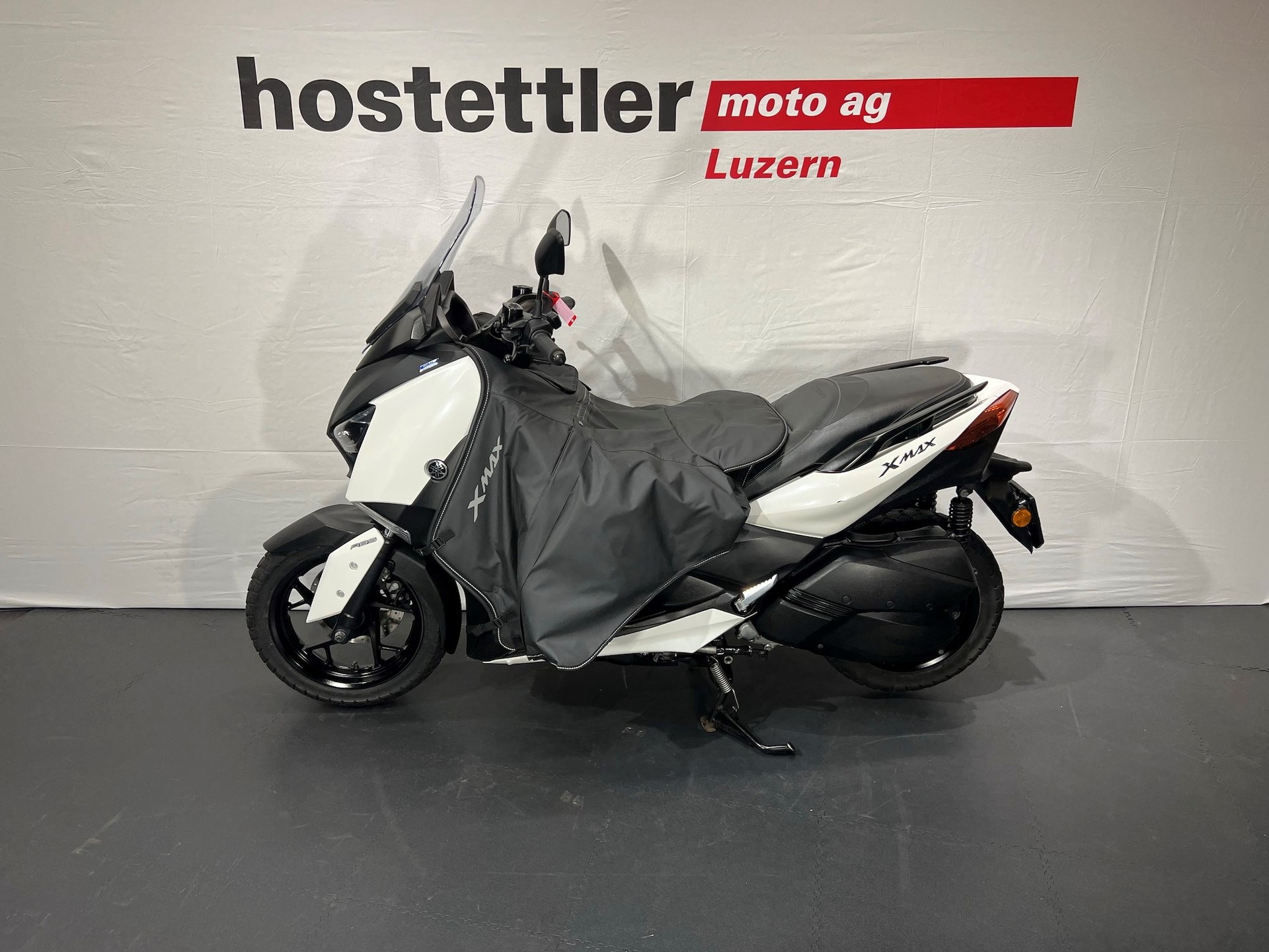 YAMAHA X-MAX-showroom-element-3