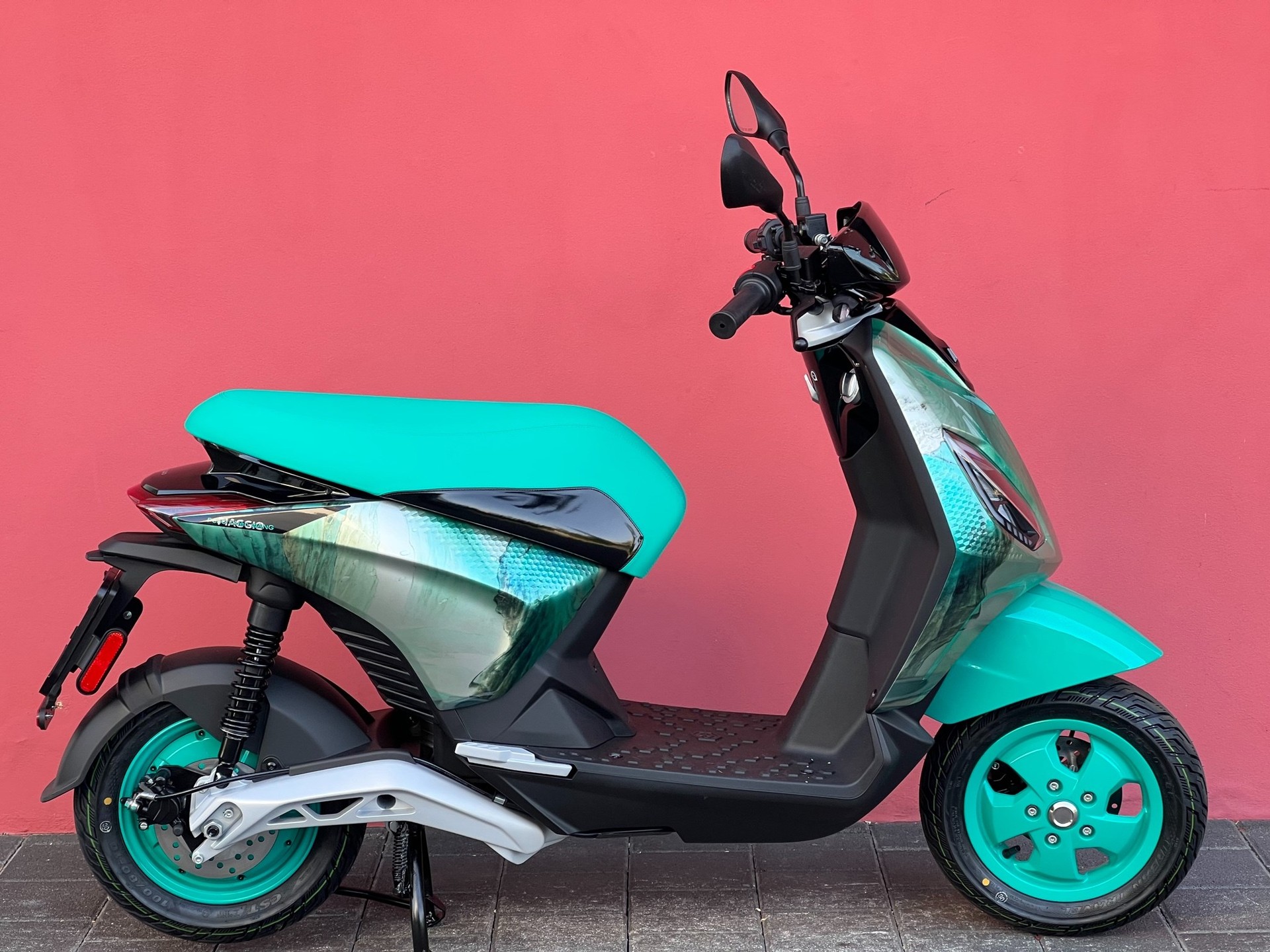 PIAGGIO Piaggio 1 Active Feng Chen Wang  60km/h Full Electric