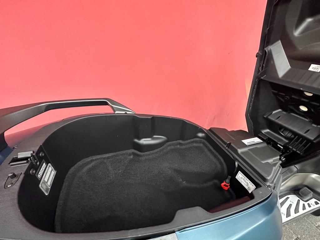 PIAGGIO MP3 530 Exclusive-showroom-element-3
