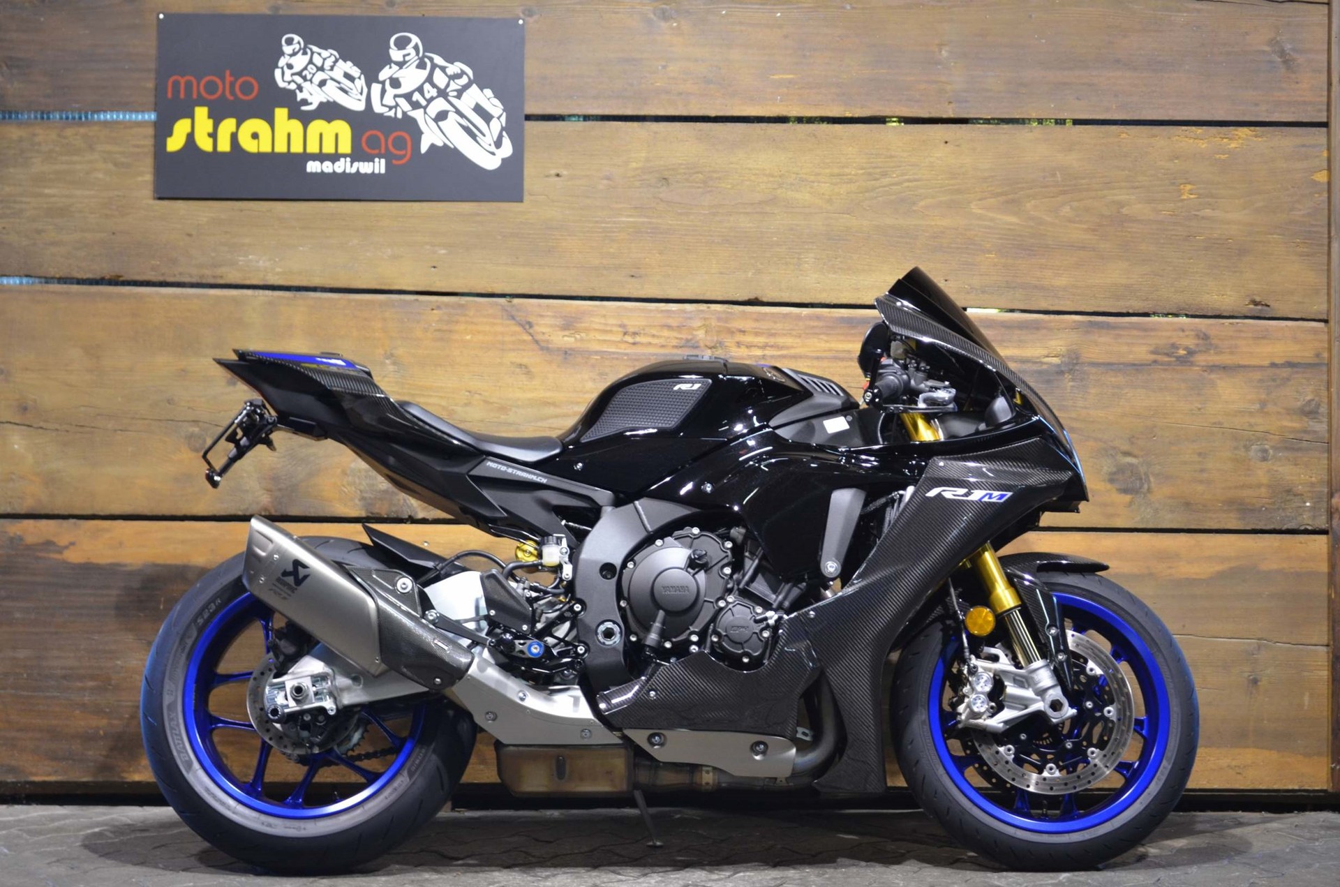 YAMAHA YZF-R1M ABS-showroom-element-1