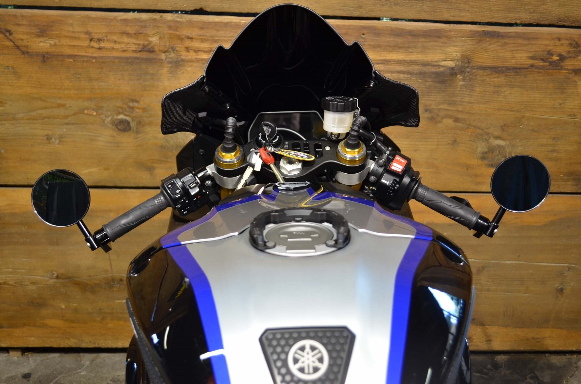 YAMAHA YZF-R1M ABS-showroom-element-2