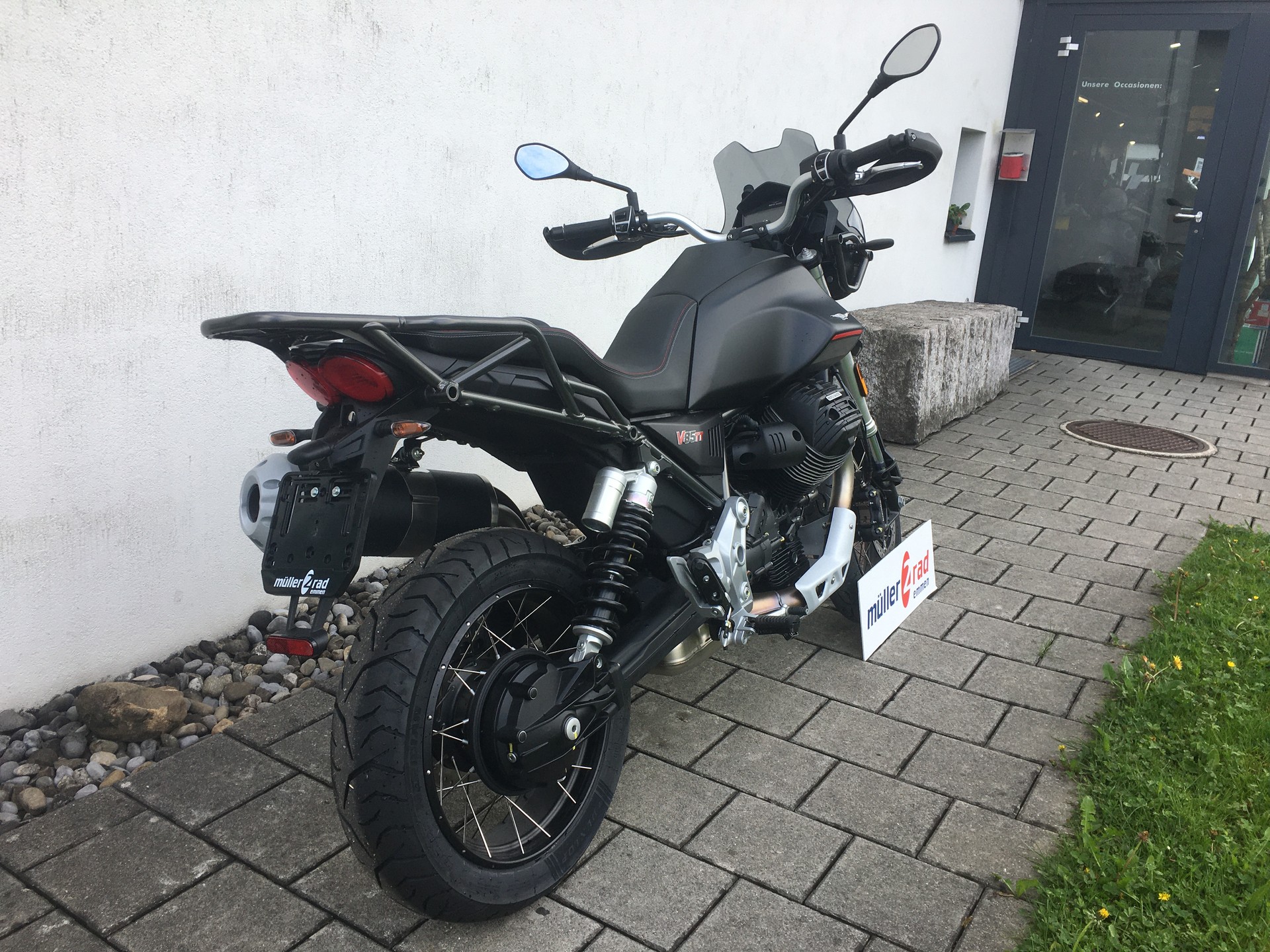 MOTO GUZZI V85 TT-showroom-element-1