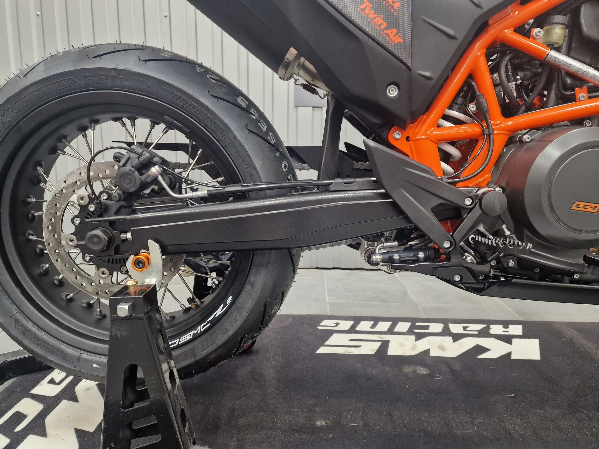 KTM 690 SMC R ABS (35 kW)-showroom-element-3