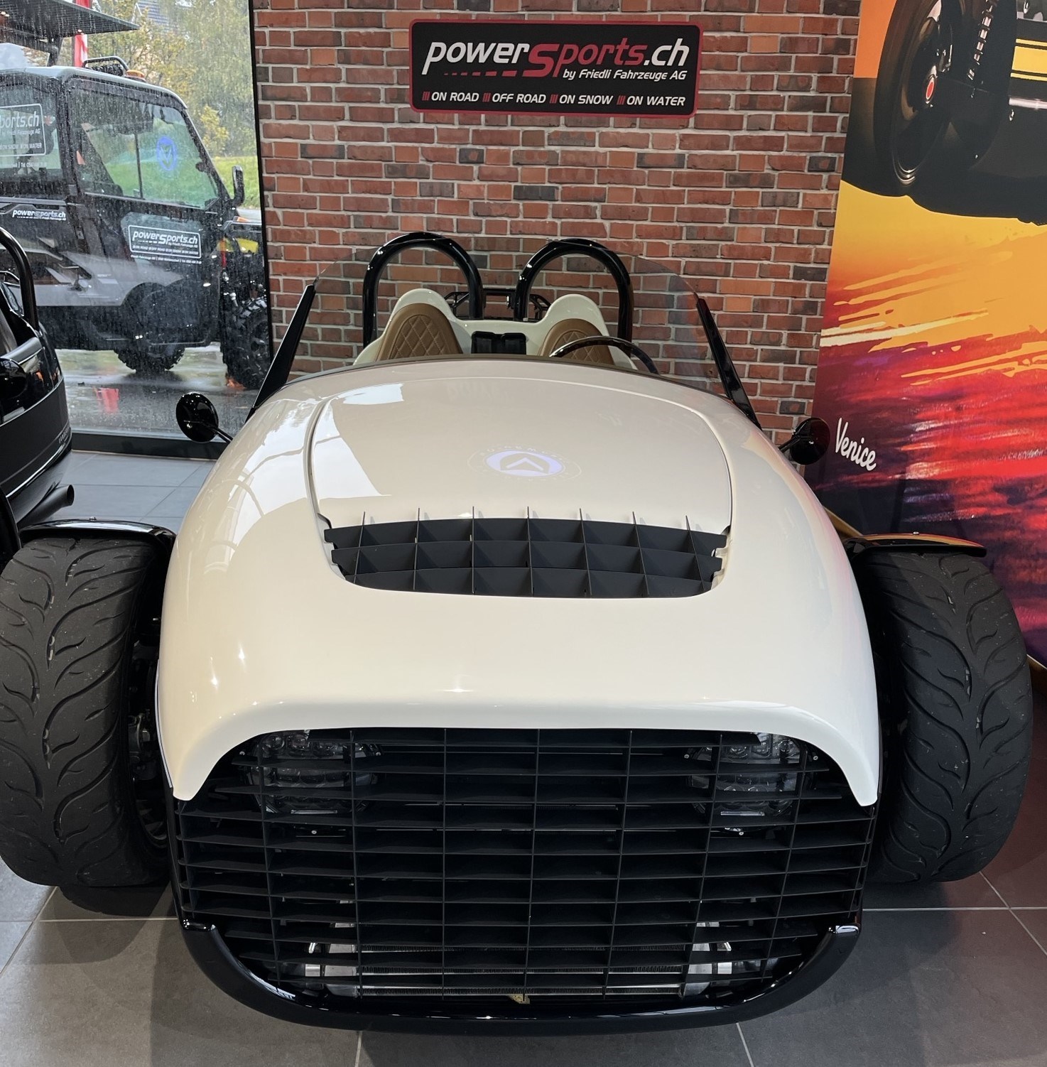 VANDERHALL Carmel GT-showroom-element-1
