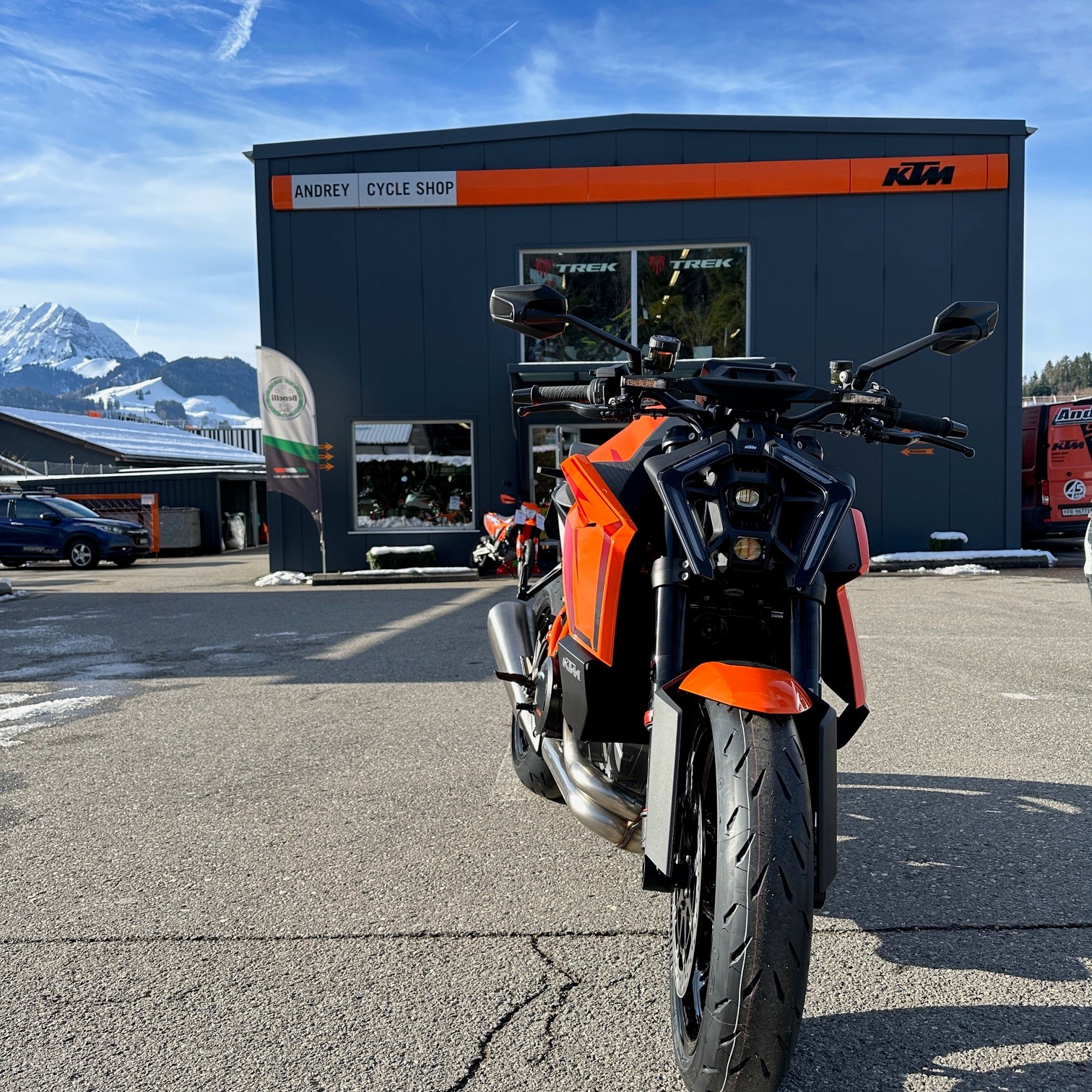 KTM 1390 Super Duke R-showroom-element-1