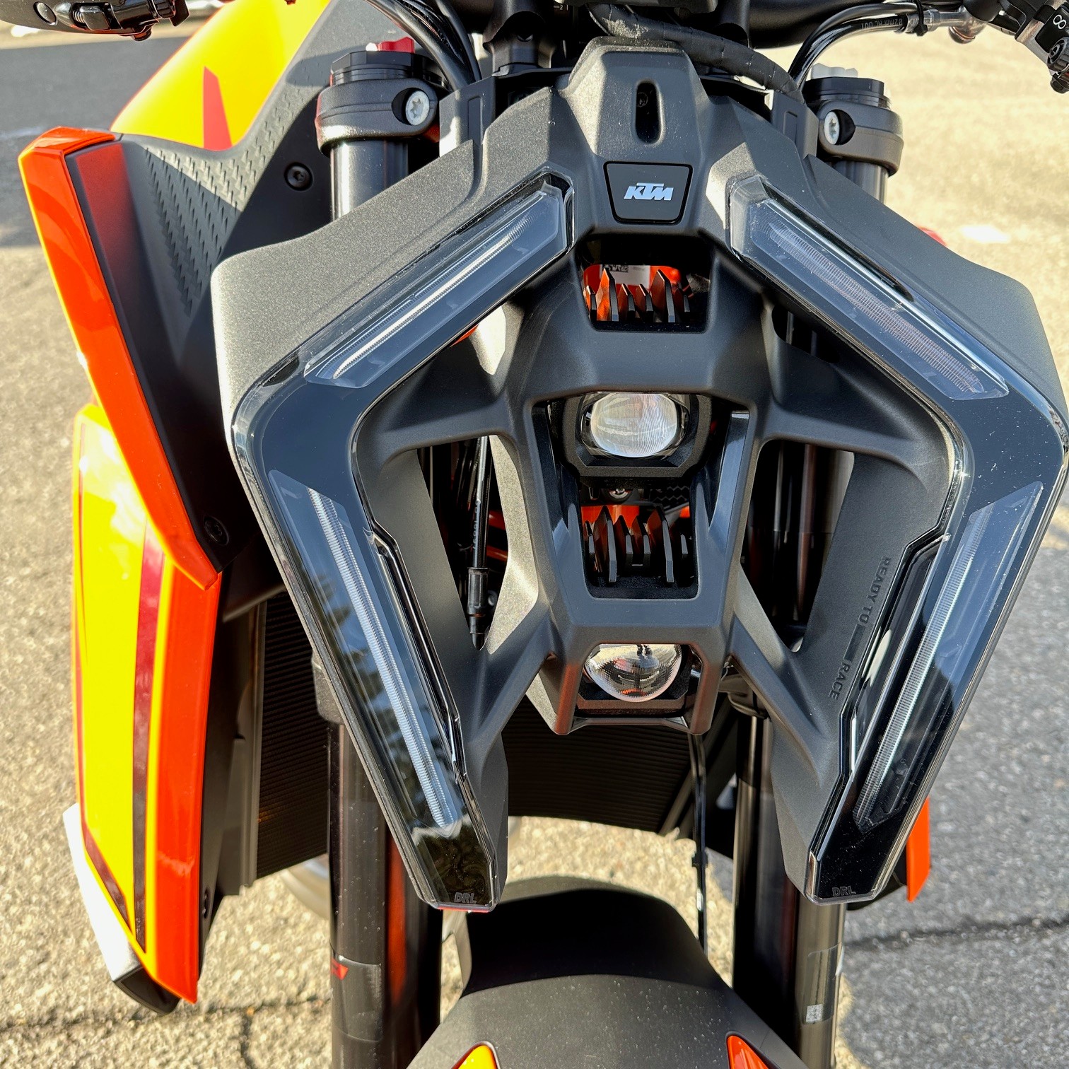 KTM 1390 Super Duke R-showroom-element-2